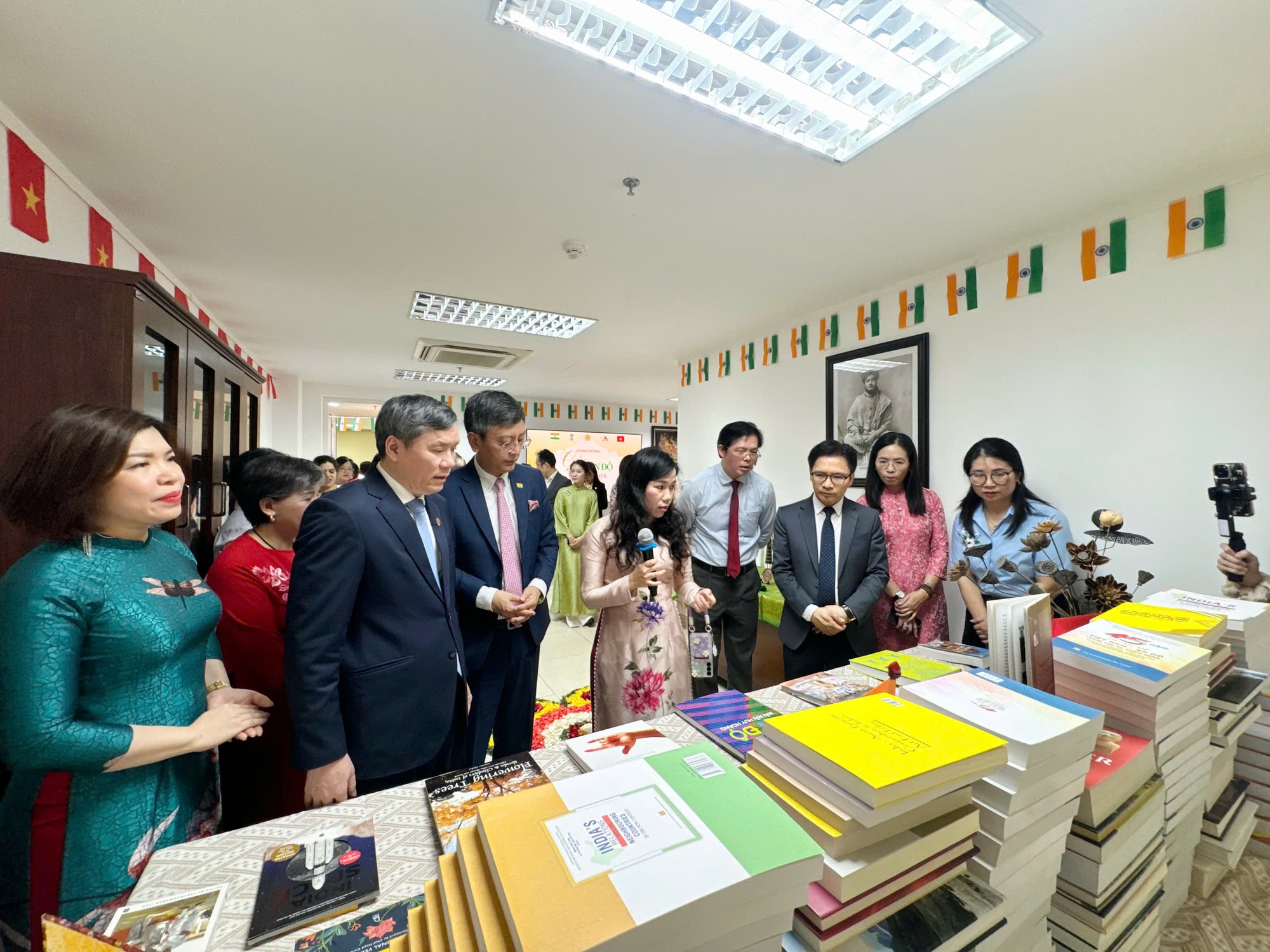 Khai trương 'Góc Ấn Độ': Thúc đẩy giao lưu học thuật, làm sâu sắc quan hệ Việt Nam - Ấn Độ- Ảnh 3.
