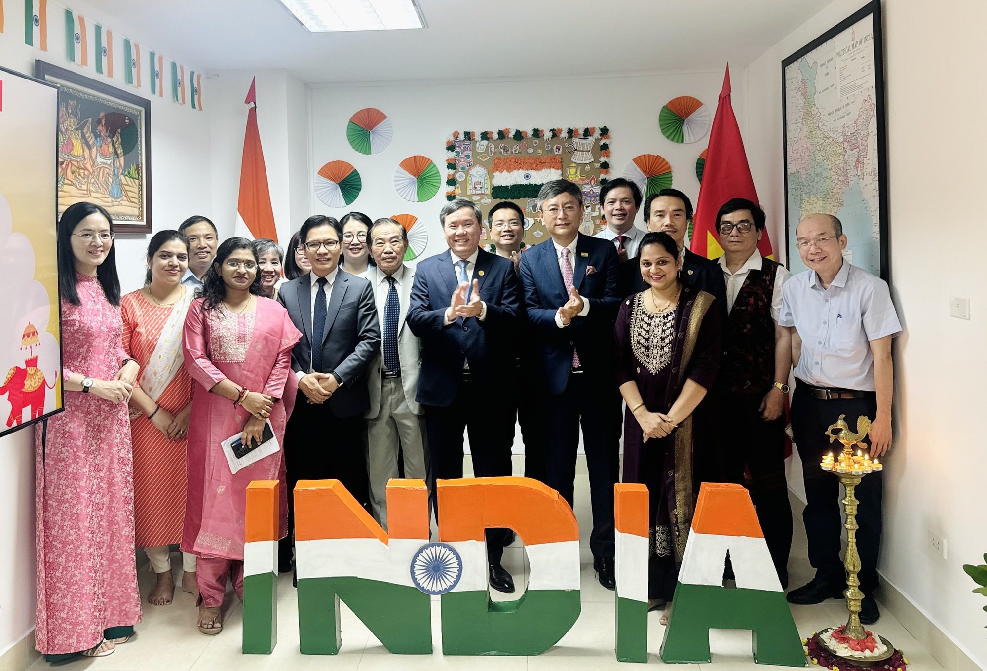 Khai trương 'Góc Ấn Độ': Thúc đẩy giao lưu học thuật, làm sâu sắc quan hệ Việt Nam - Ấn Độ- Ảnh 1.