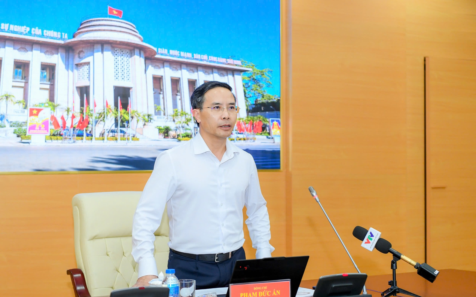 Ngân hàng cam kết giảm lãi suất sau cuộc họp với NHNN