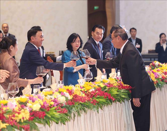 Thường trực Ban Bí thư Trần Cẩm Tú gặp gỡ cộng đồng người Việt tại Lào- Ảnh 5.