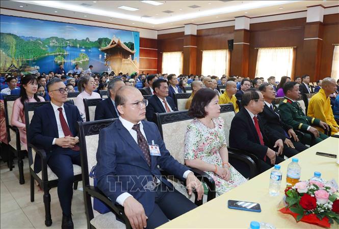 Thường trực Ban Bí thư Trần Cẩm Tú gặp gỡ cộng đồng người Việt tại Lào- Ảnh 2.