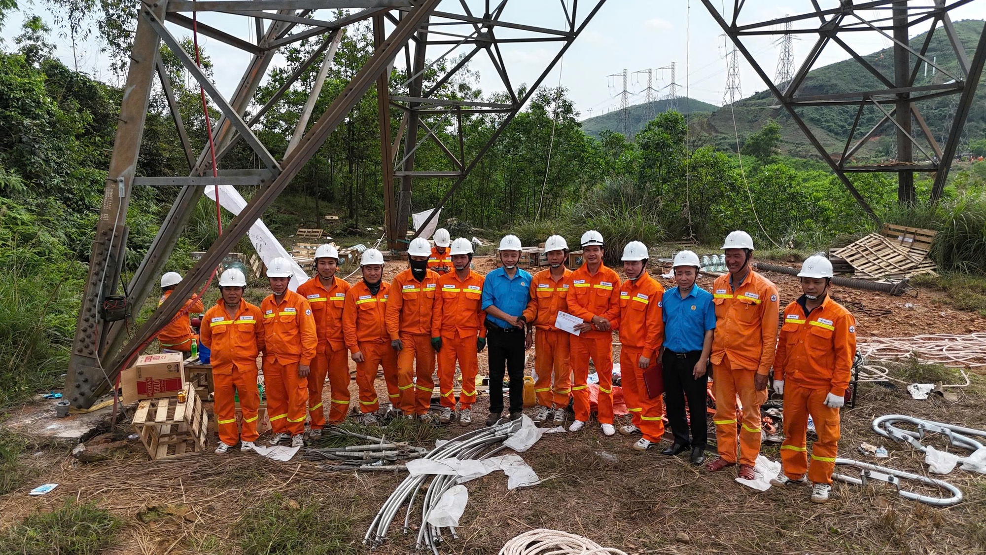 EVNNPT phát động thi đua bảo đảm cung ứng điện trong cao điểm mùa khô 2026- Ảnh 3.