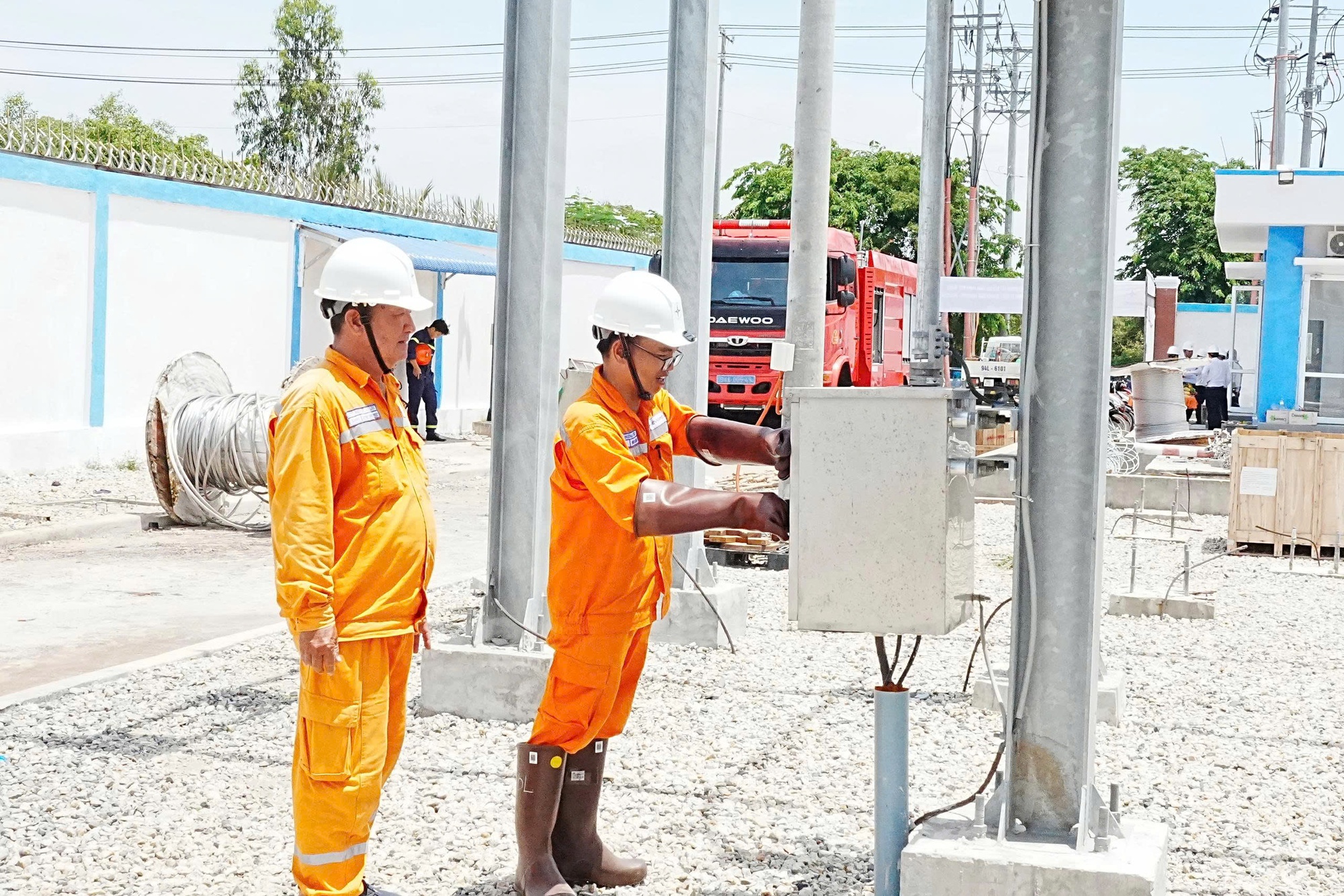 EVNSPC thi công xuyên lễ, phấn đấu đạt 105 công trình 220 kV-110 kV trong năm 2026- Ảnh 2.