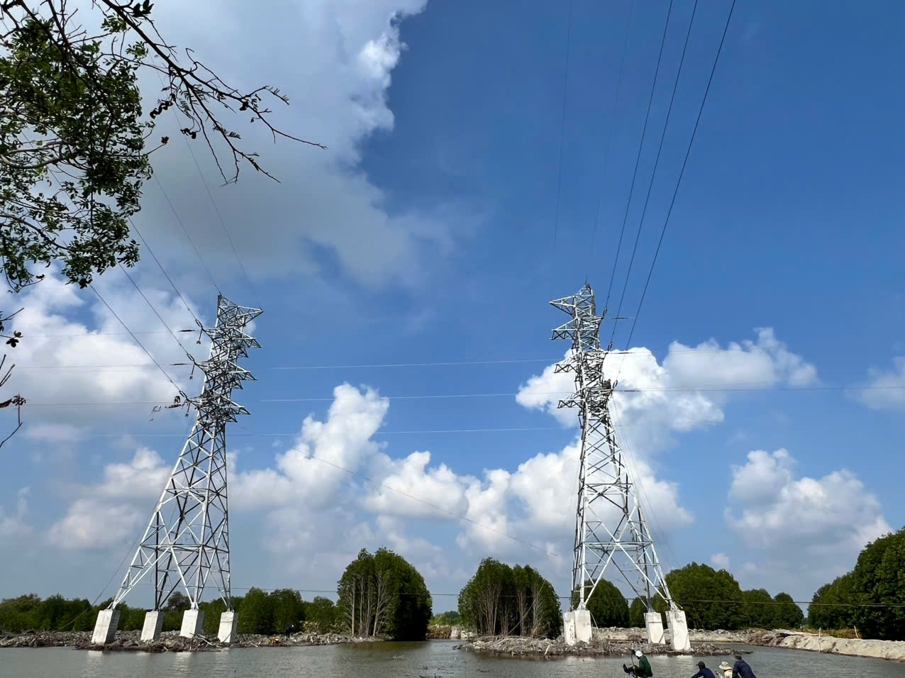 EVNSPC thi công xuyên lễ, phấn đấu đạt 105 công trình 220 kV-110 kV trong năm 2026- Ảnh 3.