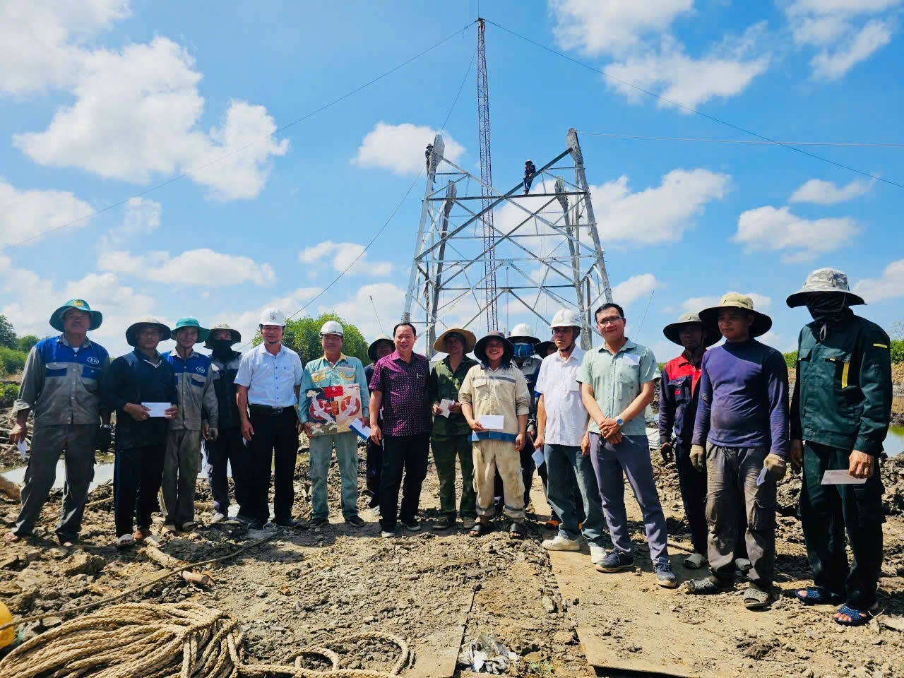 EVNSPC thi công xuyên lễ, phấn đấu đạt 105 công trình 220 kV-110 kV trong năm 2026- Ảnh 5.