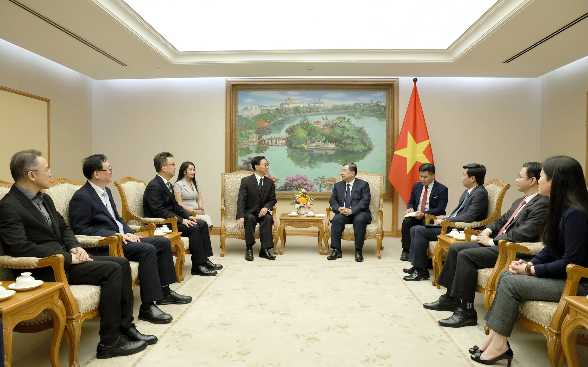 Phó Thủ tướng Thường trực Phạm Gia Túc tiếp Đoàn Hiệp hội Hợp tác quốc tế doanh nghiệp vừa và nhỏ Thượng Hải- Ảnh 3.