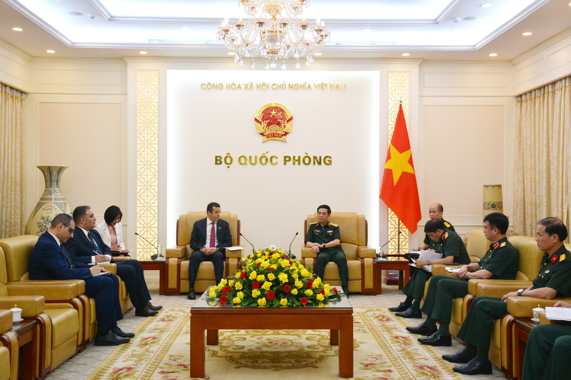 Phó Thủ tướng Chính phủ, Bộ trưởng Bộ Quốc phòng Phan Văn Giang tiếp Đại sứ Thụy Điển và Đại sứ Algeria- Ảnh 2.