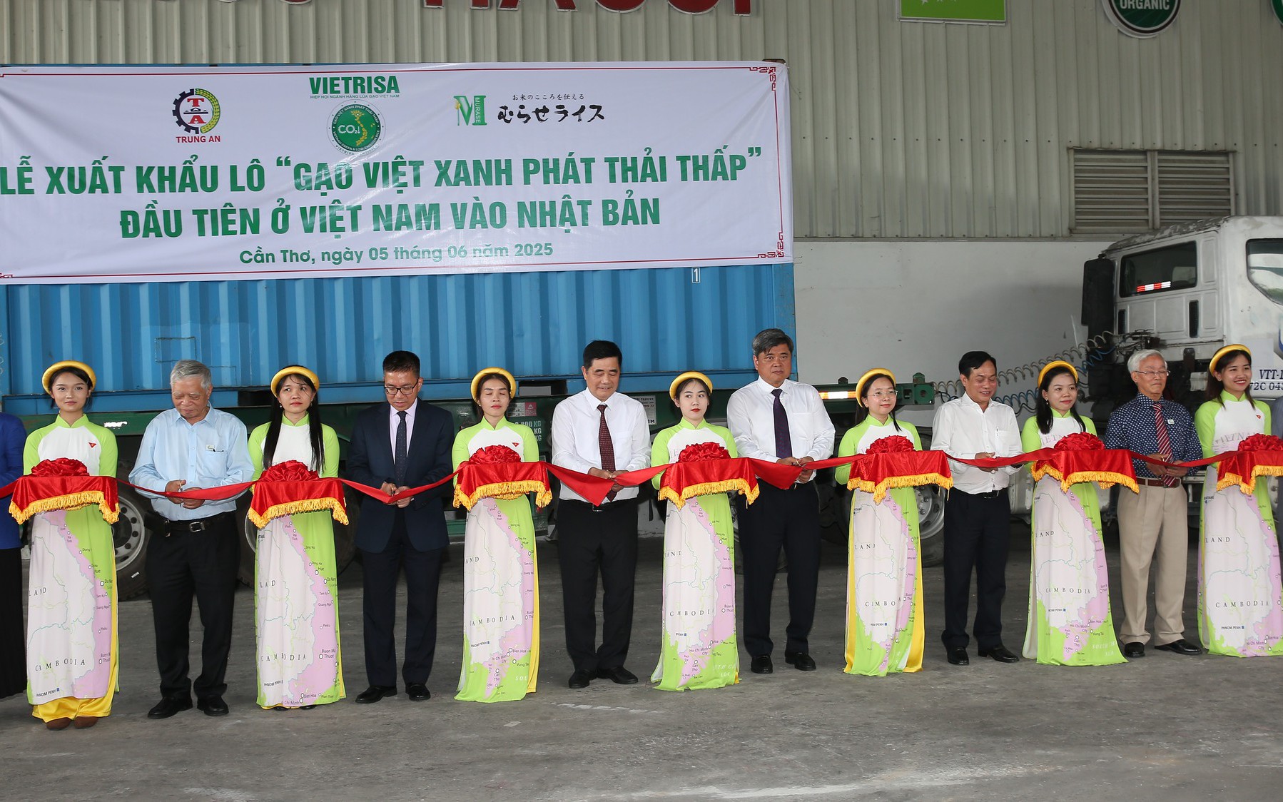 Gắn 'hộ chiếu xanh' cho thương hiệu gạo Việt phát thải thấp