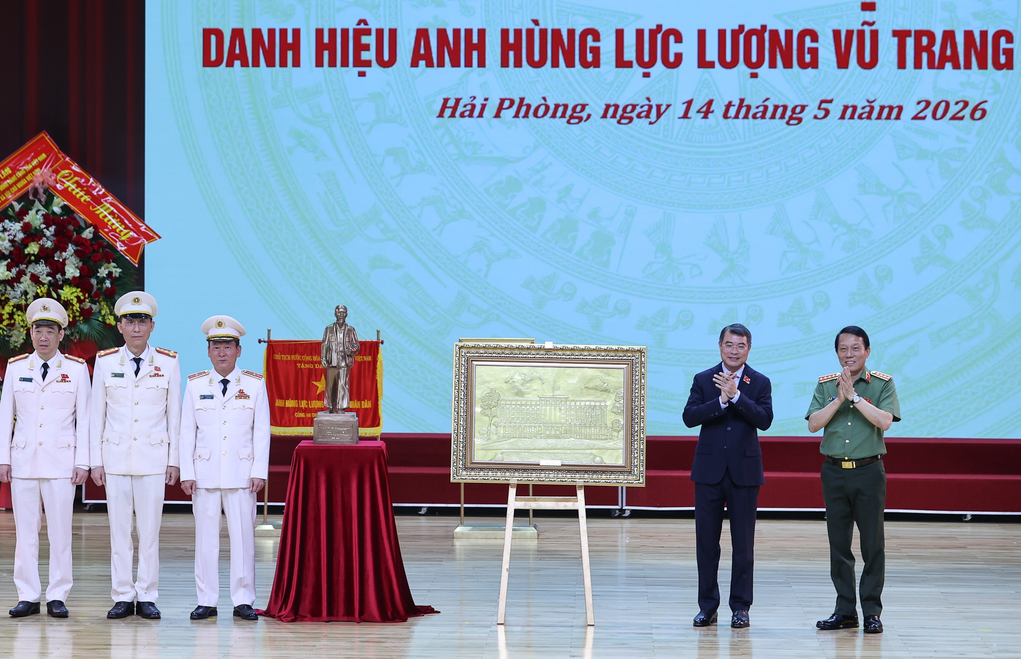 Thủ tướng Lê Minh Hưng trao danh hiệu Anh hùng tặng Công an Hải Phòng- Ảnh 6.