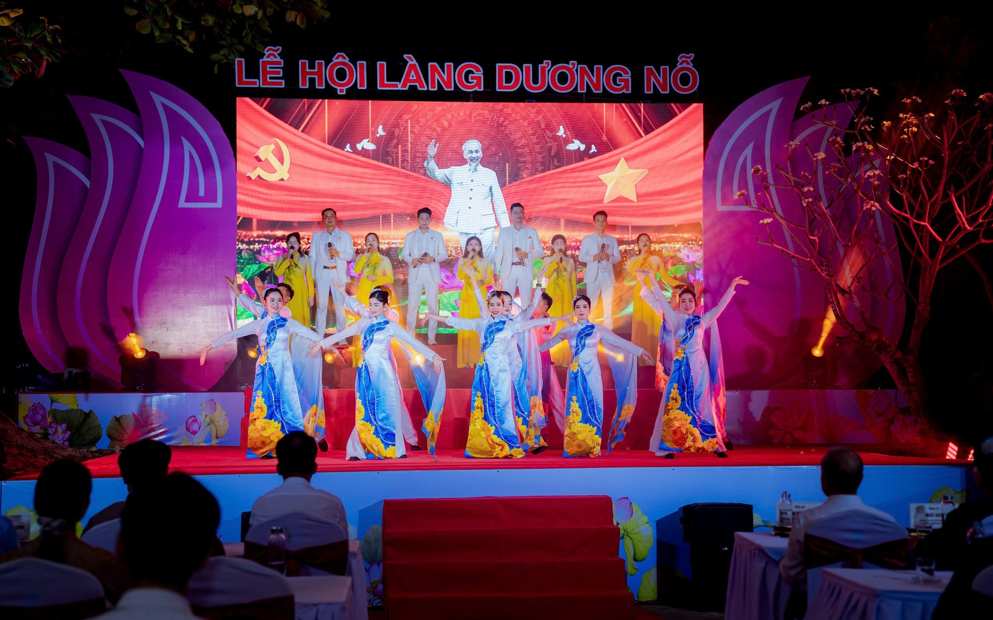 Lễ hội làng Dương Nỗ-nơi Chủ tịch Hồ Chí Minh sinh sống, học tập thời niên thiếu