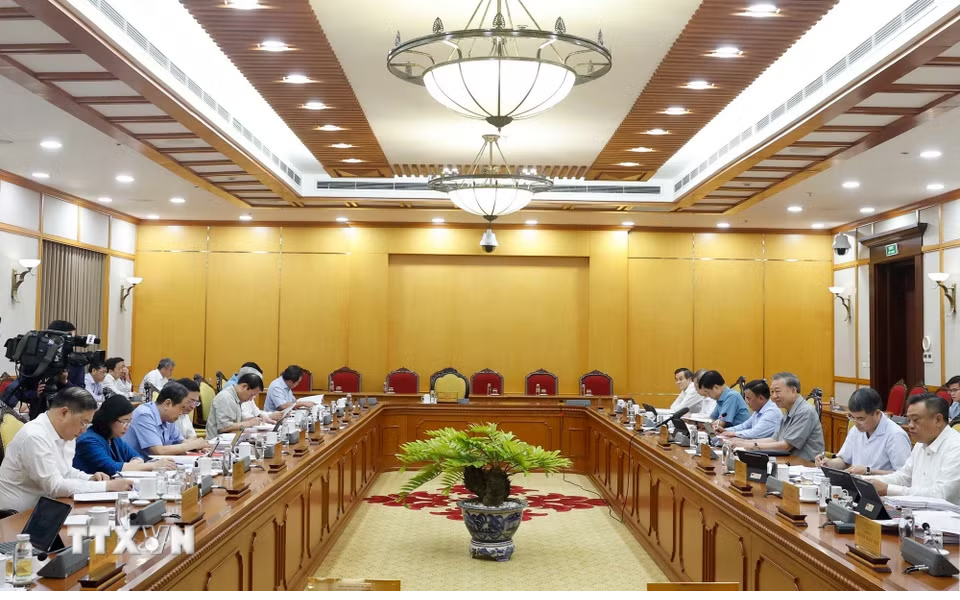Bộ Chính trị cho ý kiến hoàn thiện thể chế vượt trội, tạo động lực mới để TPHCM phát triển nhanh, bền vững- Ảnh 4. Bộ Chính trị cho ý kiến hoàn thiện thể chế vượt trội, tạo động lực mới để TPHCM phát triển nhanh, bền vững- Ảnh 4.