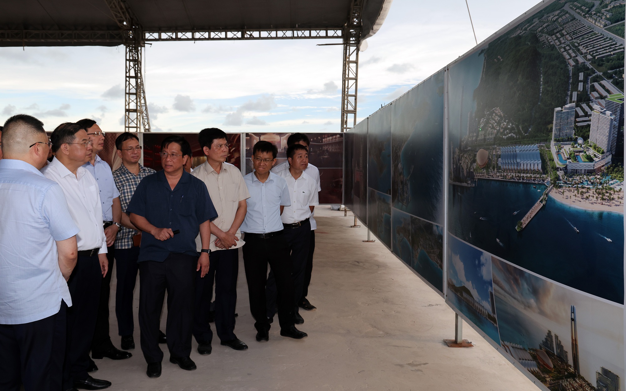 Phó Thủ tướng Thường trực Phạm Gia Túc kiểm tra tiến độ một số công trình trọng điểm phục vụ Hội nghị APEC 2027- Ảnh 4. Phó Thủ tướng Thường trực Phạm Gia Túc kiểm tra tiến độ một số công trình trọng điểm phục vụ Hội nghị APEC 2027- Ảnh 4.