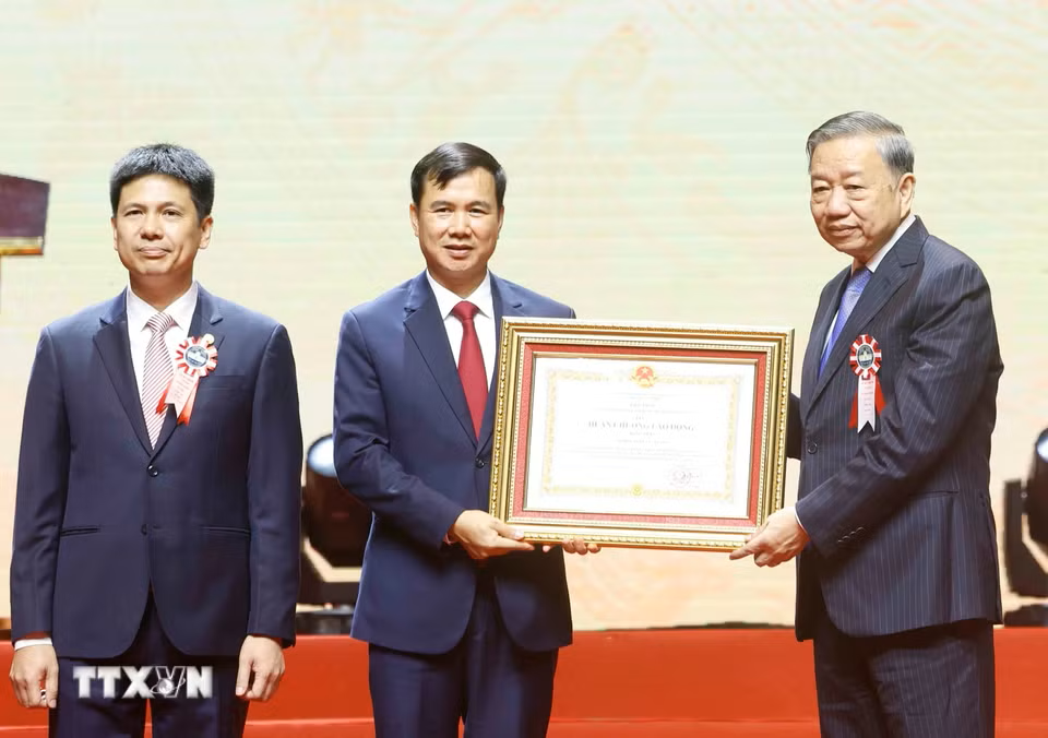 Tổng Bí thư, Chủ tịch nước Tô Lâm: Đại học Quốc gia Hà Nội tiếp tục vươn lên trở thành biểu tượng của trí tuệ Việt Nam- Ảnh 3.