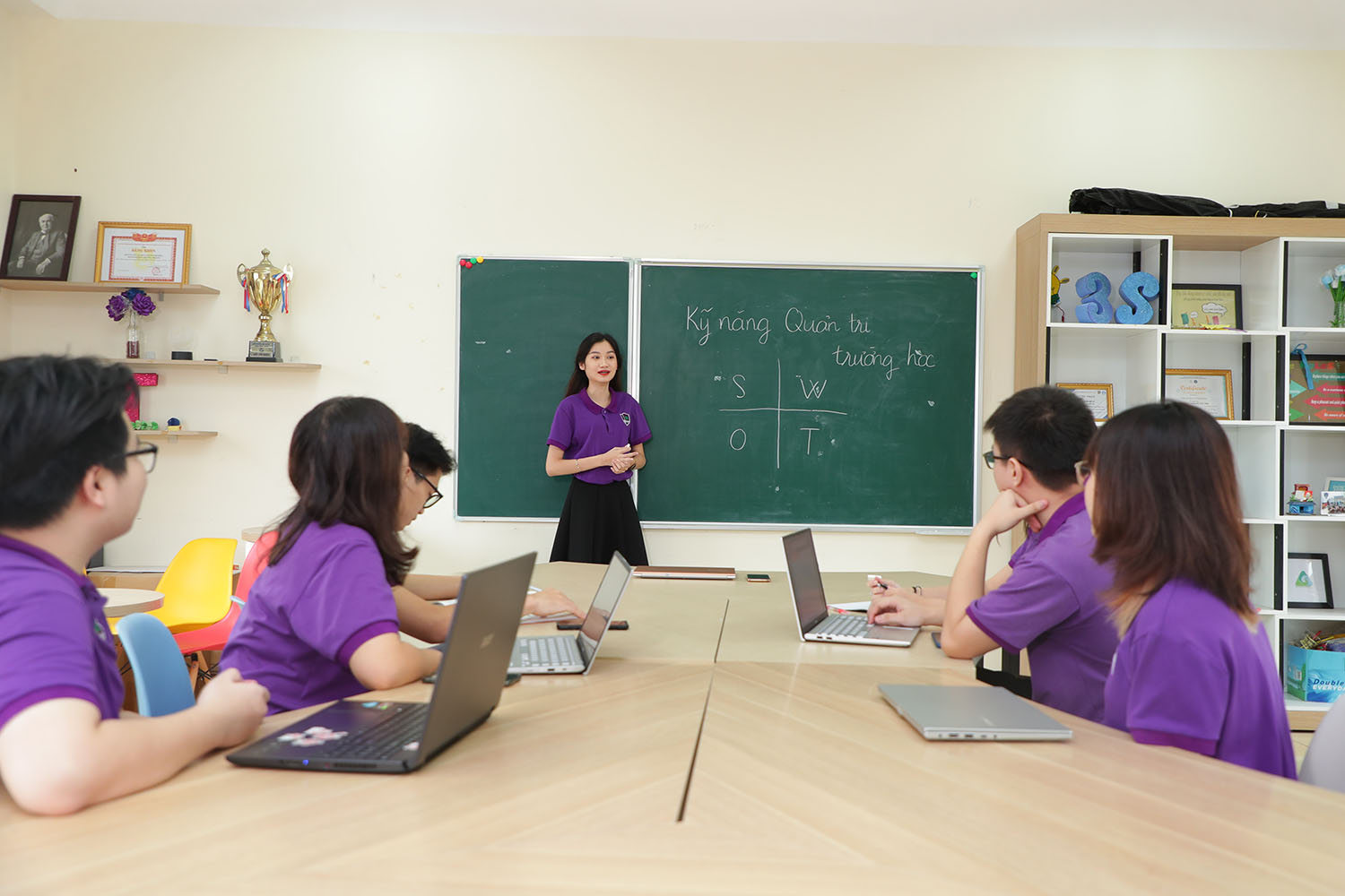 'Sứ mệnh' chuyển dịch chiến lược trong đào tạo và nghiên cứu- Ảnh 3. 'Sứ mệnh' chuyển dịch chiến lược trong đào tạo và nghiên cứu- Ảnh 3.