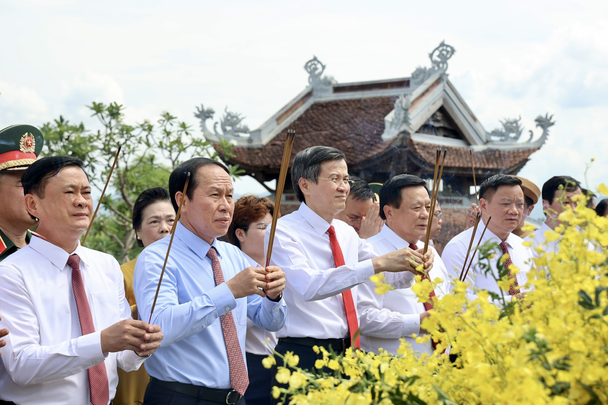Phó Thủ tướng Lê Tiến Châu tham gia đoàn đại biểu dâng hương, dâng hoa tưởng nhớ Chủ tịch Hồ Chí Minh- Ảnh 6.