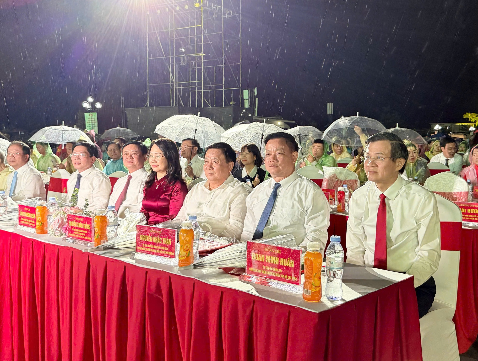 Lễ hội Làng Sen năm 2026: Sự kiện văn hóa - chính trị đặc biệt, tri ân sâu sắc Chủ tịch Hồ Chí Minh- Ảnh 2. Lễ hội Làng Sen năm 2026: Sự kiện văn hóa - chính trị đặc biệt, tri ân sâu sắc Chủ tịch Hồ Chí Minh- Ảnh 2.