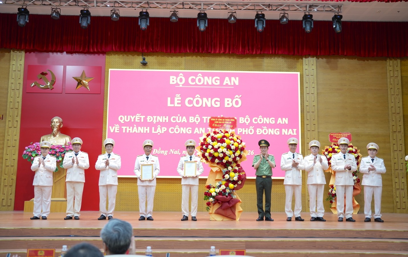 Công bố Quyết định thành lập Công an thành phố Đồng Nai- Ảnh 1. Công bố Quyết định thành lập Công an thành phố Đồng Nai- Ảnh 1.