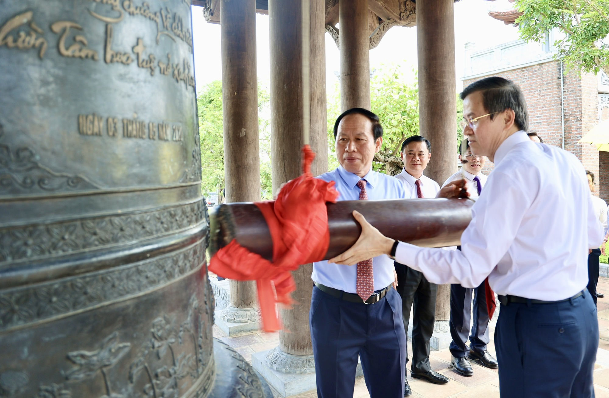 Phó Thủ tướng Lê Tiến Châu tham gia đoàn đại biểu dâng hương, dâng hoa tưởng nhớ Chủ tịch Hồ Chí Minh- Ảnh 4.