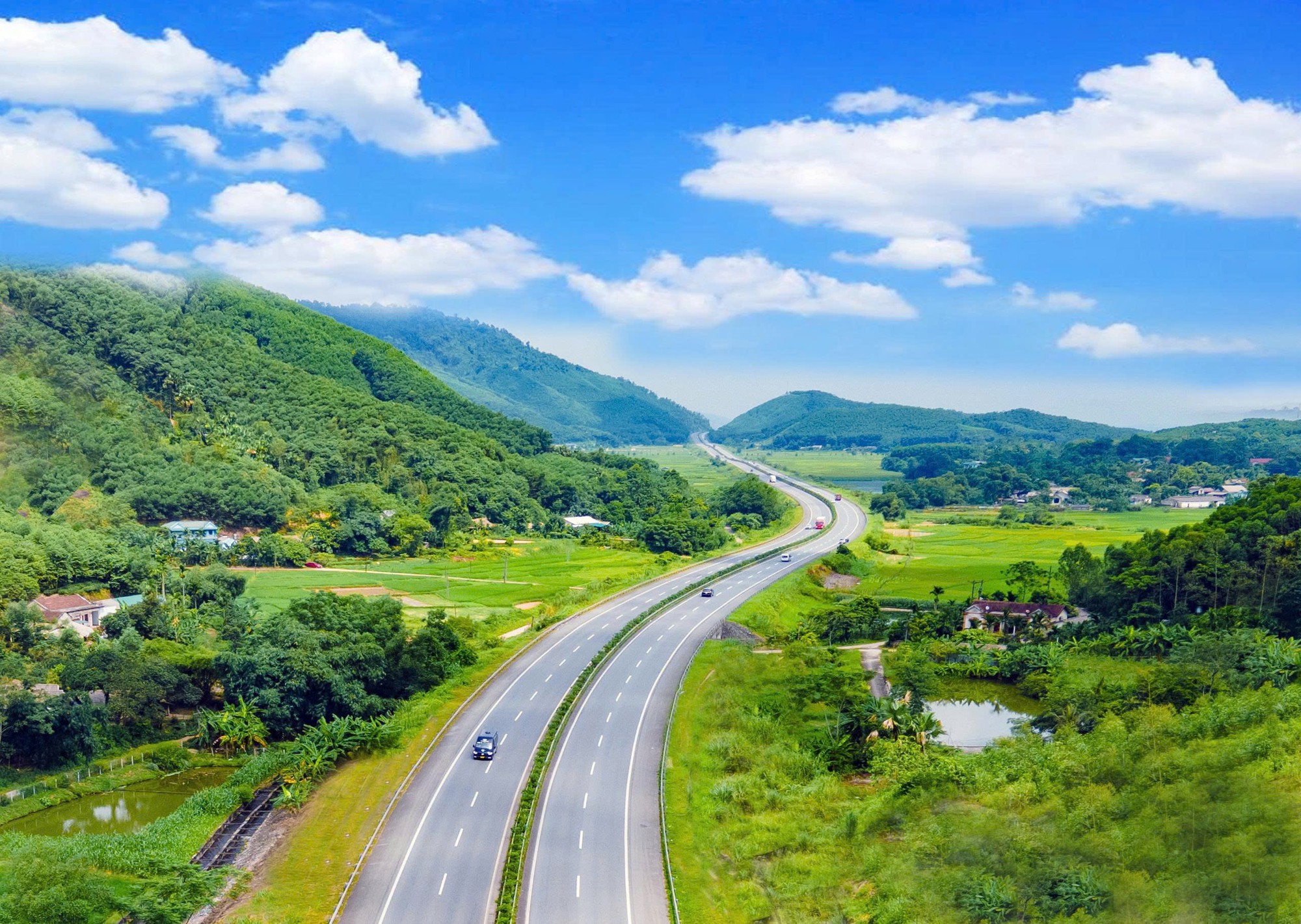Ưu tiên mở rộng cao tốc 2 làn xe lên quy mô hoàn chỉnh- Ảnh 2.