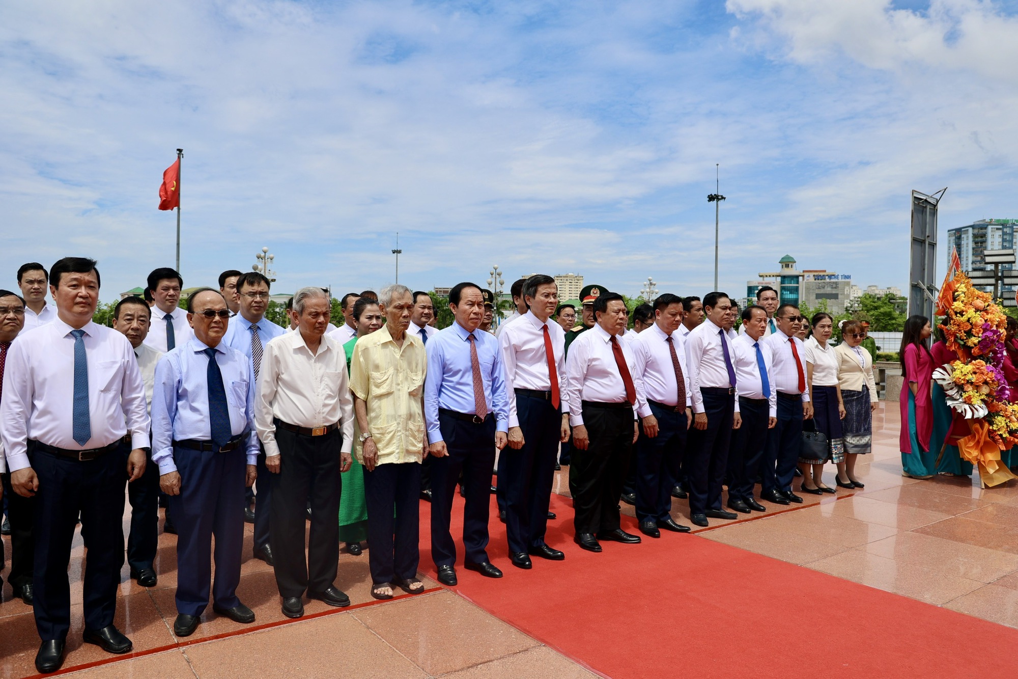 Phó Thủ tướng Lê Tiến Châu tham gia đoàn đại biểu dâng hương, dâng hoa tưởng nhớ Chủ tịch Hồ Chí Minh- Ảnh 2.