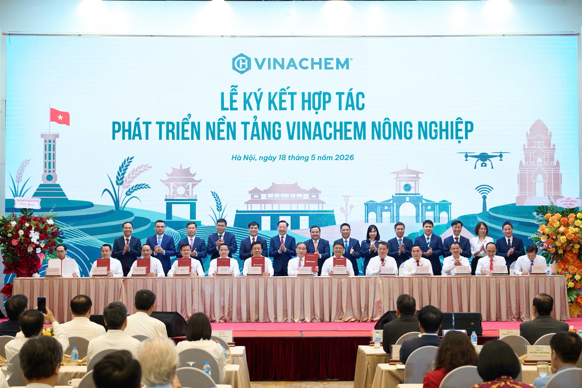 Gần 26.000 đơn hàng được giao qua VinachemMart- Ảnh 3.