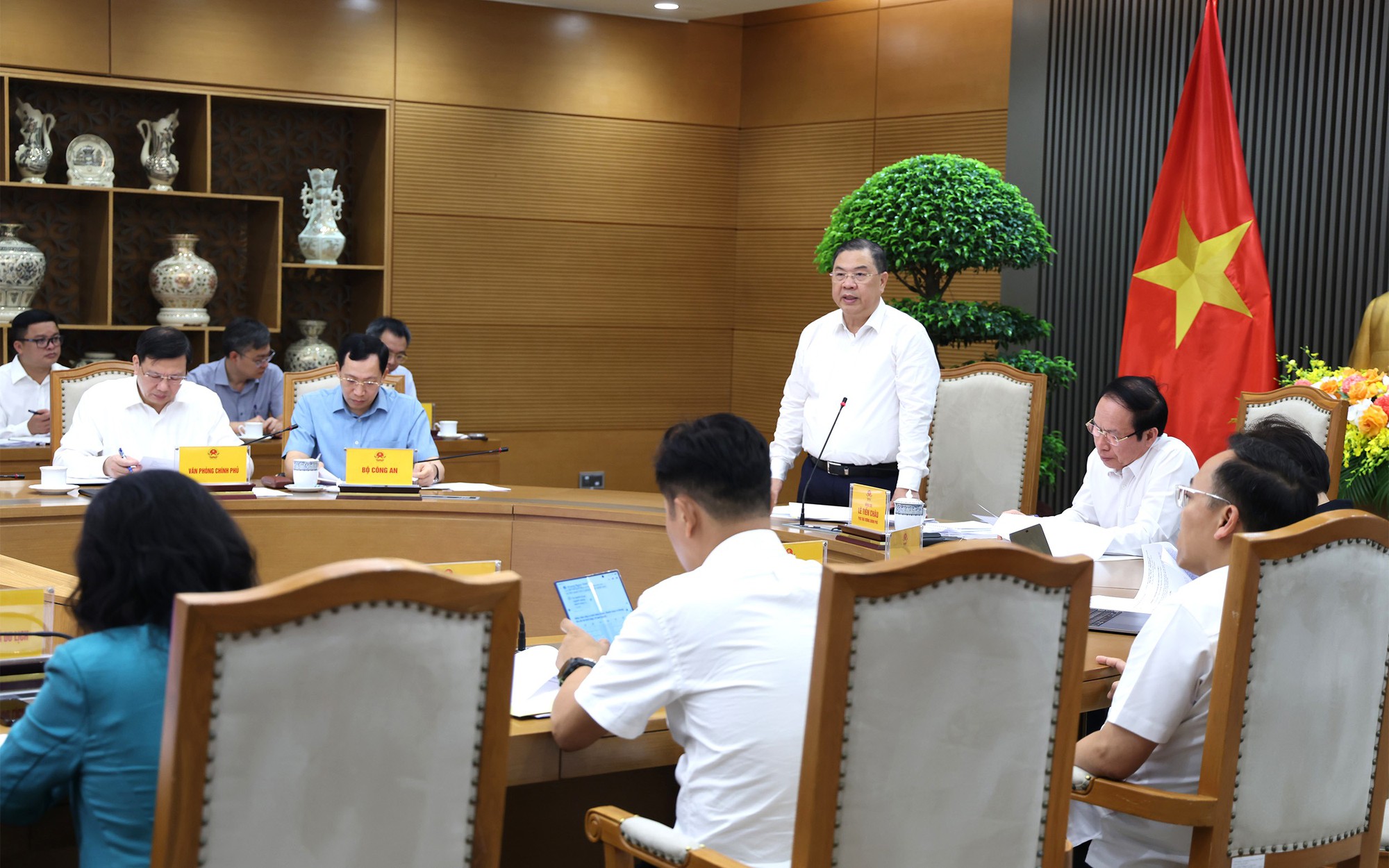 Khẩn trương hoàn thiện Nghị định triển khai cơ chế đặc thù về phát triển năng lượng giai đoạn 2026-2030