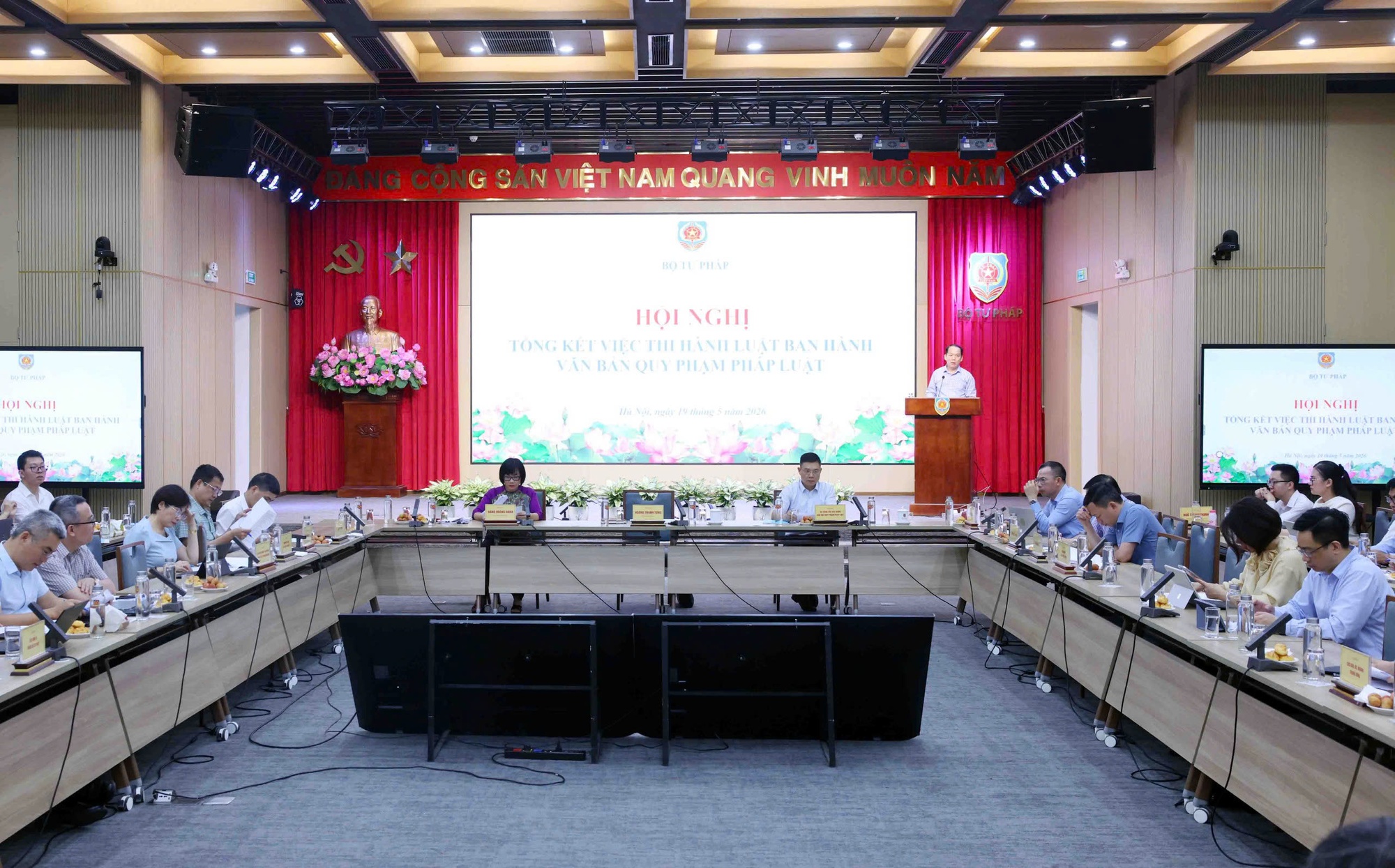 Hoàn thiện thể chế, nâng cao chất lượng xây dựng văn bản quy phạm pháp luật- Ảnh 1. Hoàn thiện thể chế, nâng cao chất lượng xây dựng văn bản quy phạm pháp luật- Ảnh 1.