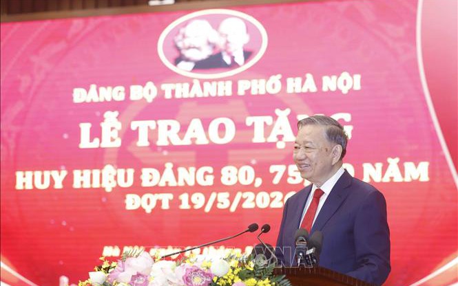 Phát biểu của Tổng Bí thư, Chủ tịch nước Tô Lâm tại Lễ trao tặng Huy hiệu Đảng cho đảng viên lão thành của Đảng bộ Hà Nội