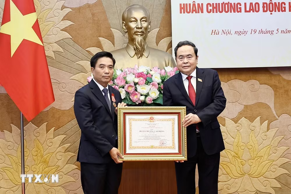Trao tặng Huân chương Lao động hạng Nhất cho Phó Chủ tịch Quốc hội Nguyễn Doãn Anh- Ảnh 1.