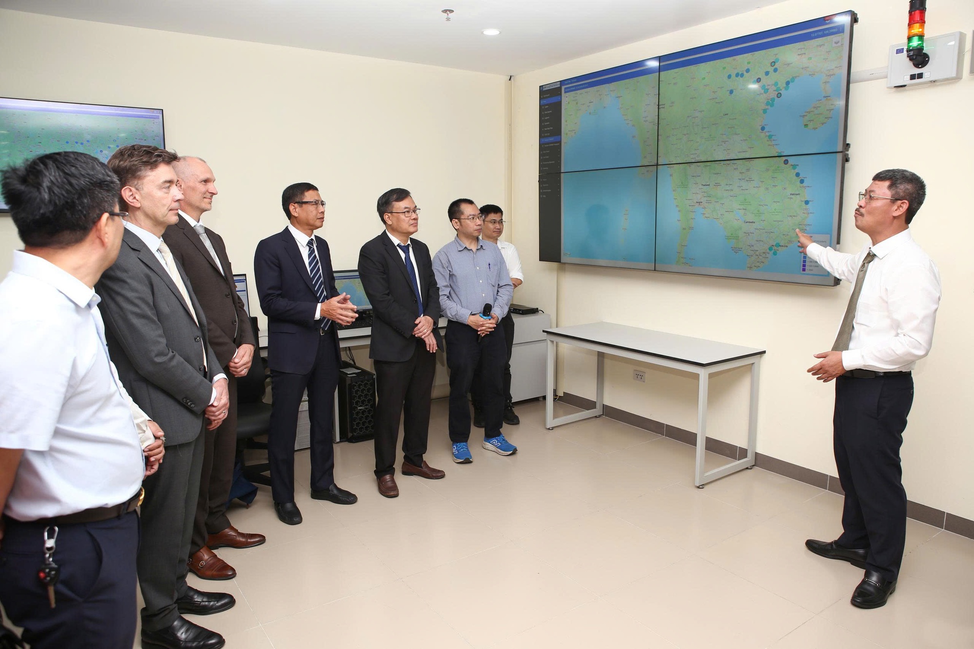 Việt Nam đưa vào vận hành mạng quan trắc cảnh báo sớm bức xạ- Ảnh 2.