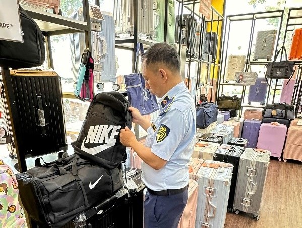 Phát hiện, xử phạt nhiều cơ sở kinh doanh hàng giả tại Đà Nẵng- Ảnh 1.