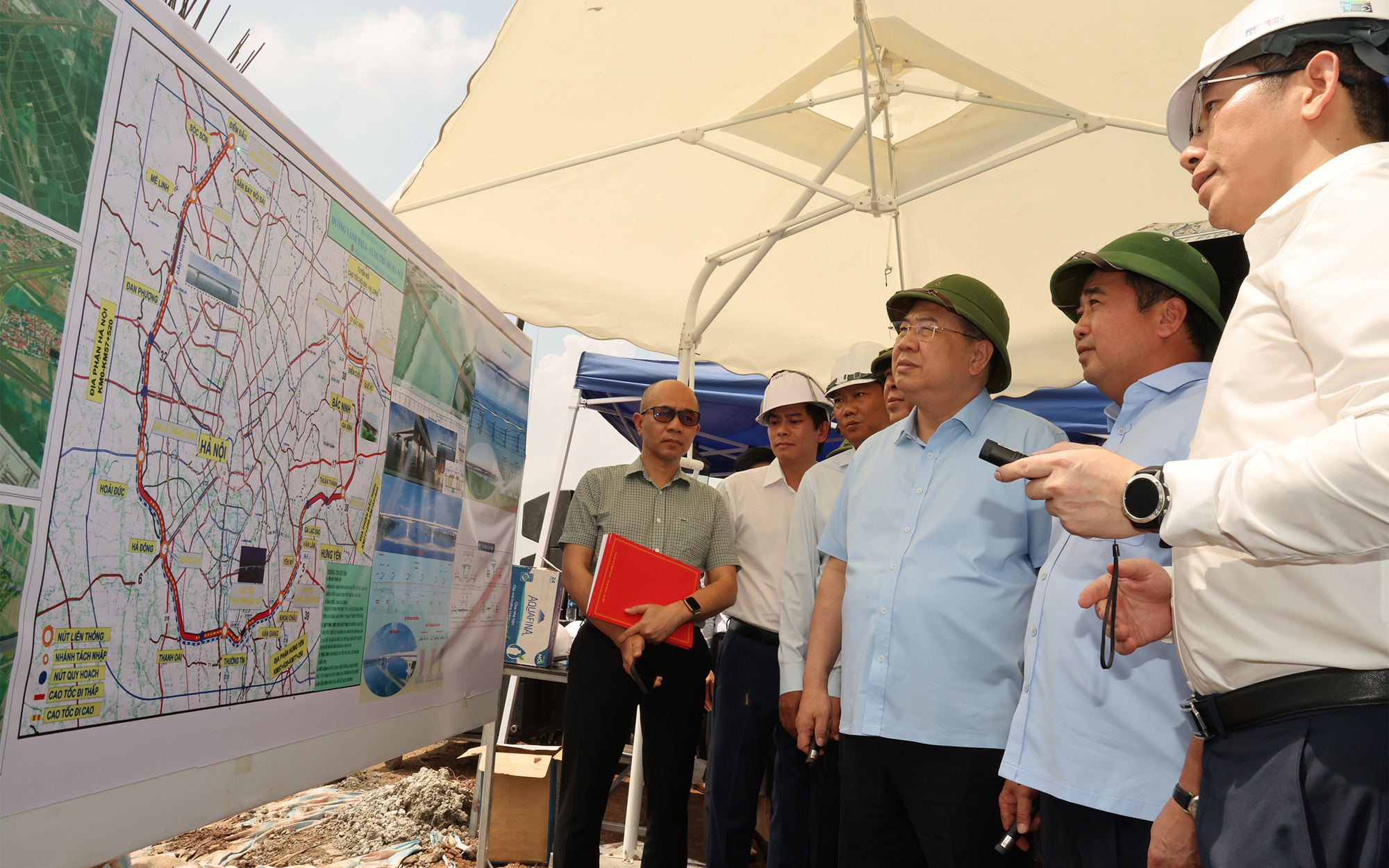 Phó Thủ tướng Thường trực Phạm Gia Túc kiểm tra tiến độ dự án sân bay Gia Bình, tuyến đường Vành đai 4 - Vùng Thủ đô- Ảnh 5. Phó Thủ tướng Thường trực Phạm Gia Túc kiểm tra tiến độ dự án sân bay Gia Bình, tuyến đường Vành đai 4 - Vùng Thủ đô- Ảnh 5.