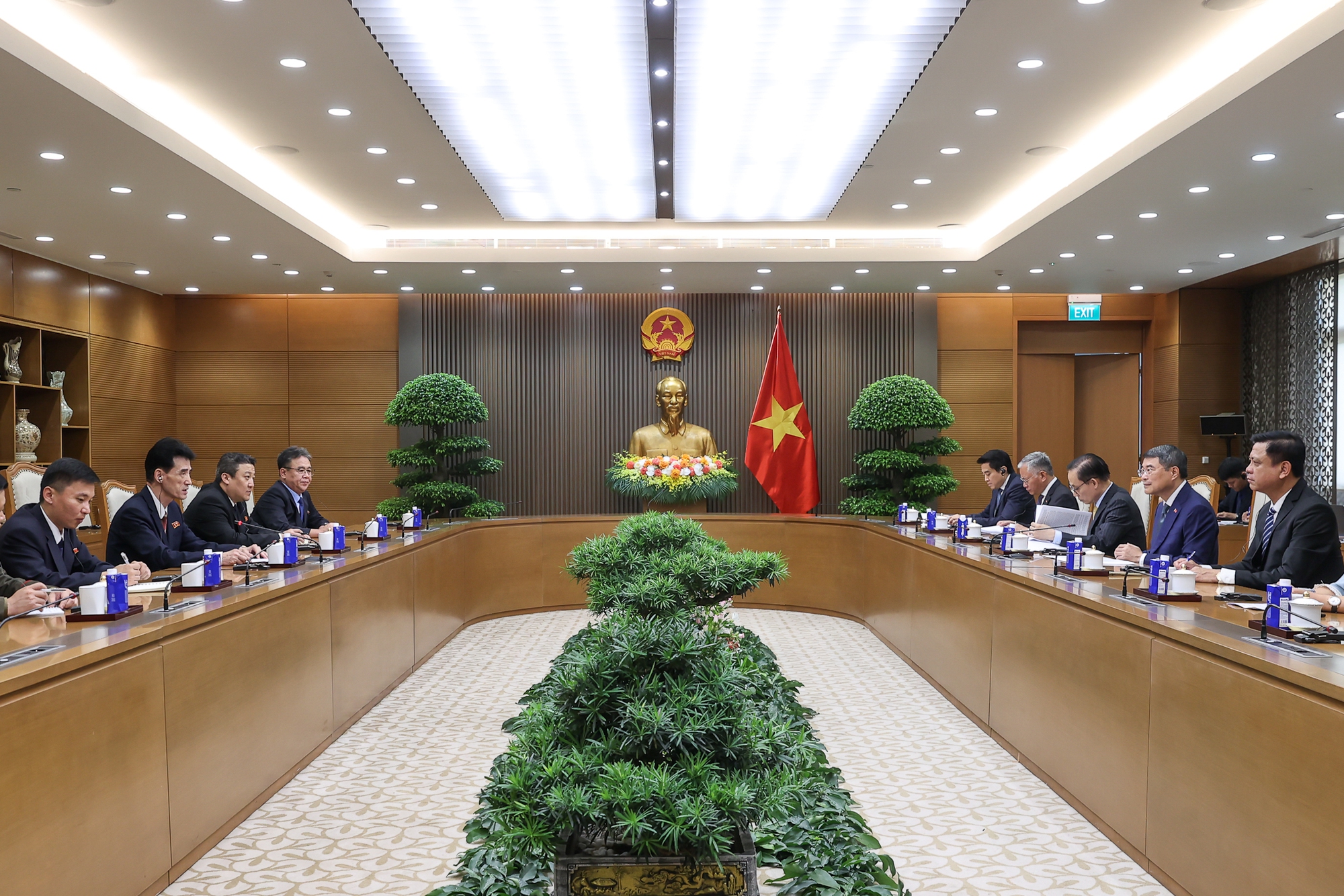 Thủ tướng Lê Minh Hưng tiếp Đại sứ Triều Tiên Ri Sung Guk- Ảnh 4.