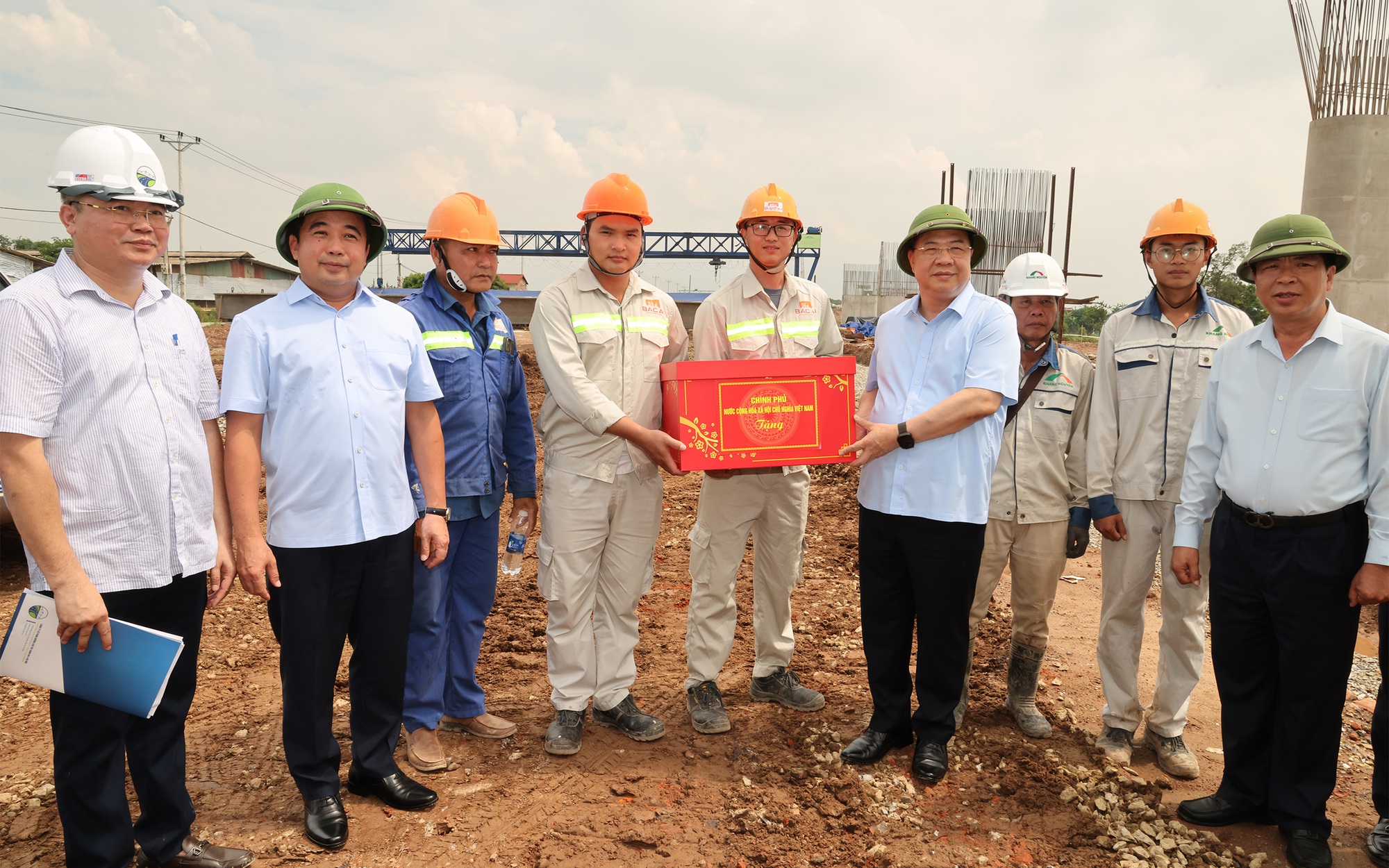 Phó Thủ tướng Thường trực Phạm Gia Túc kiểm tra tiến độ dự án sân bay Gia Bình, tuyến đường Vành đai 4 - Vùng Thủ đô- Ảnh 6. Phó Thủ tướng Thường trực Phạm Gia Túc kiểm tra tiến độ dự án sân bay Gia Bình, tuyến đường Vành đai 4 - Vùng Thủ đô- Ảnh 6.