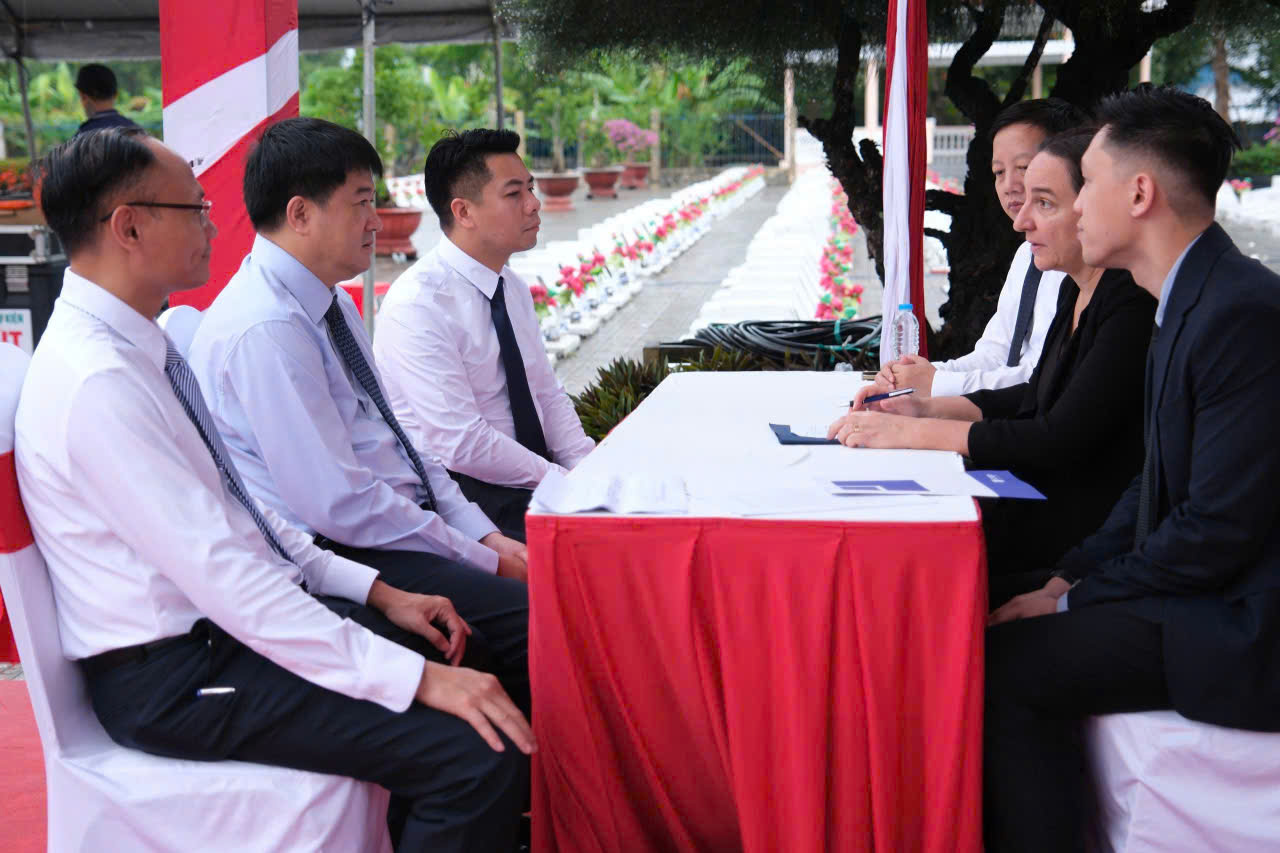 Lấy mẫu sinh phẩm tại nghĩa trang Giồng Riềng (An Giang), mở cơ hội xác định danh tính liệt sĩ- Ảnh 1.