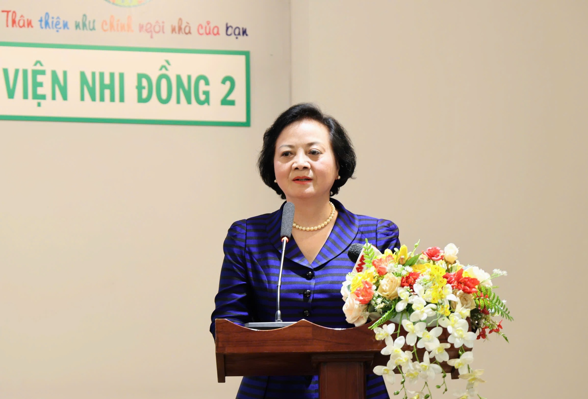 Phó Thủ tướng Phạm Thị Thanh Trà thăm bệnh nhi ung thư tại Bệnh viện Nhi đồng 2- Ảnh 2. Phó Thủ tướng Phạm Thị Thanh Trà thăm bệnh nhi ung thư tại Bệnh viện Nhi đồng 2- Ảnh 2.