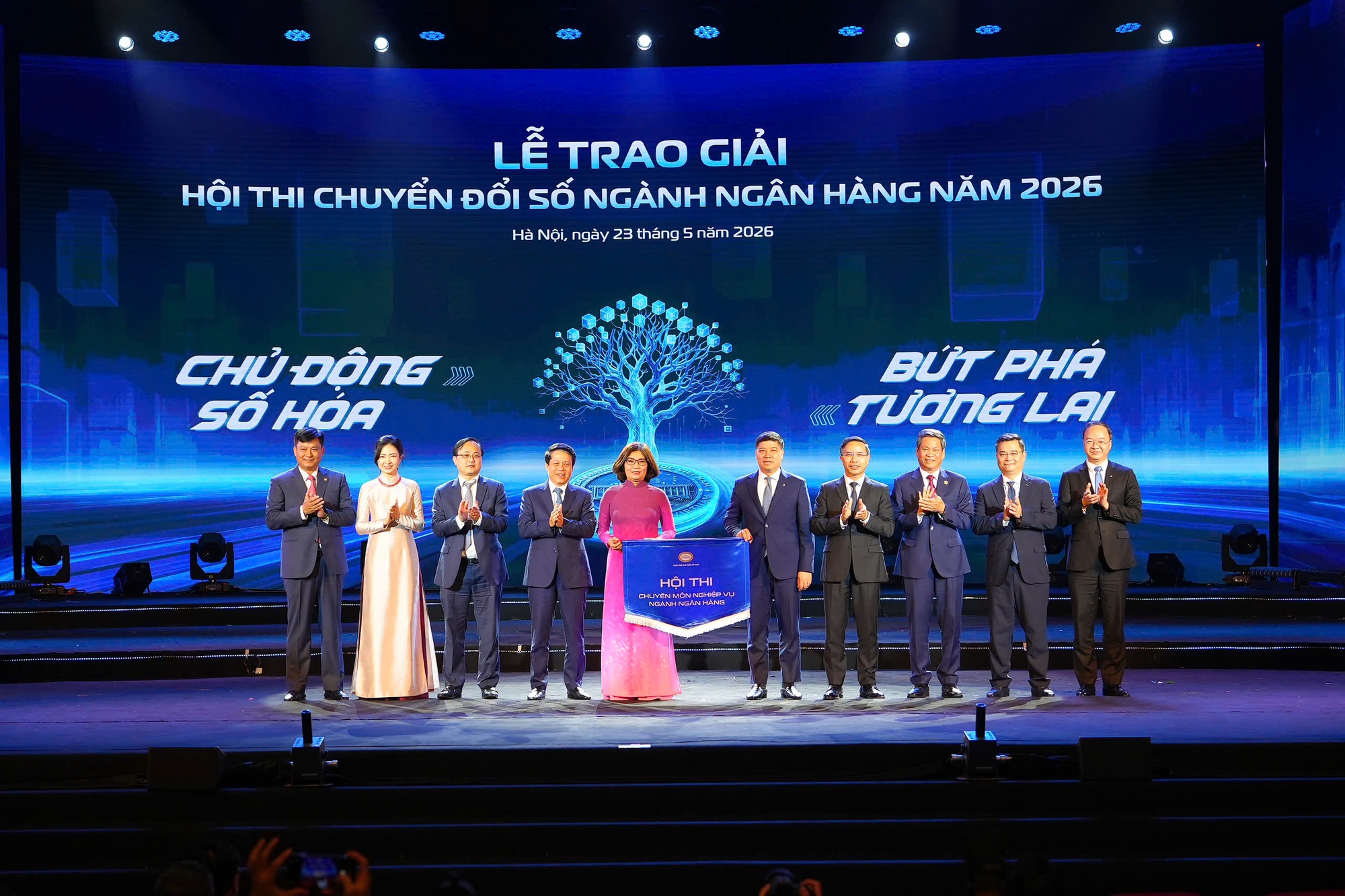 Ngành ngân hàng thi đua tăng tốc chuyển đổi số- Ảnh 3. Ngành ngân hàng thi đua tăng tốc chuyển đổi số- Ảnh 3.