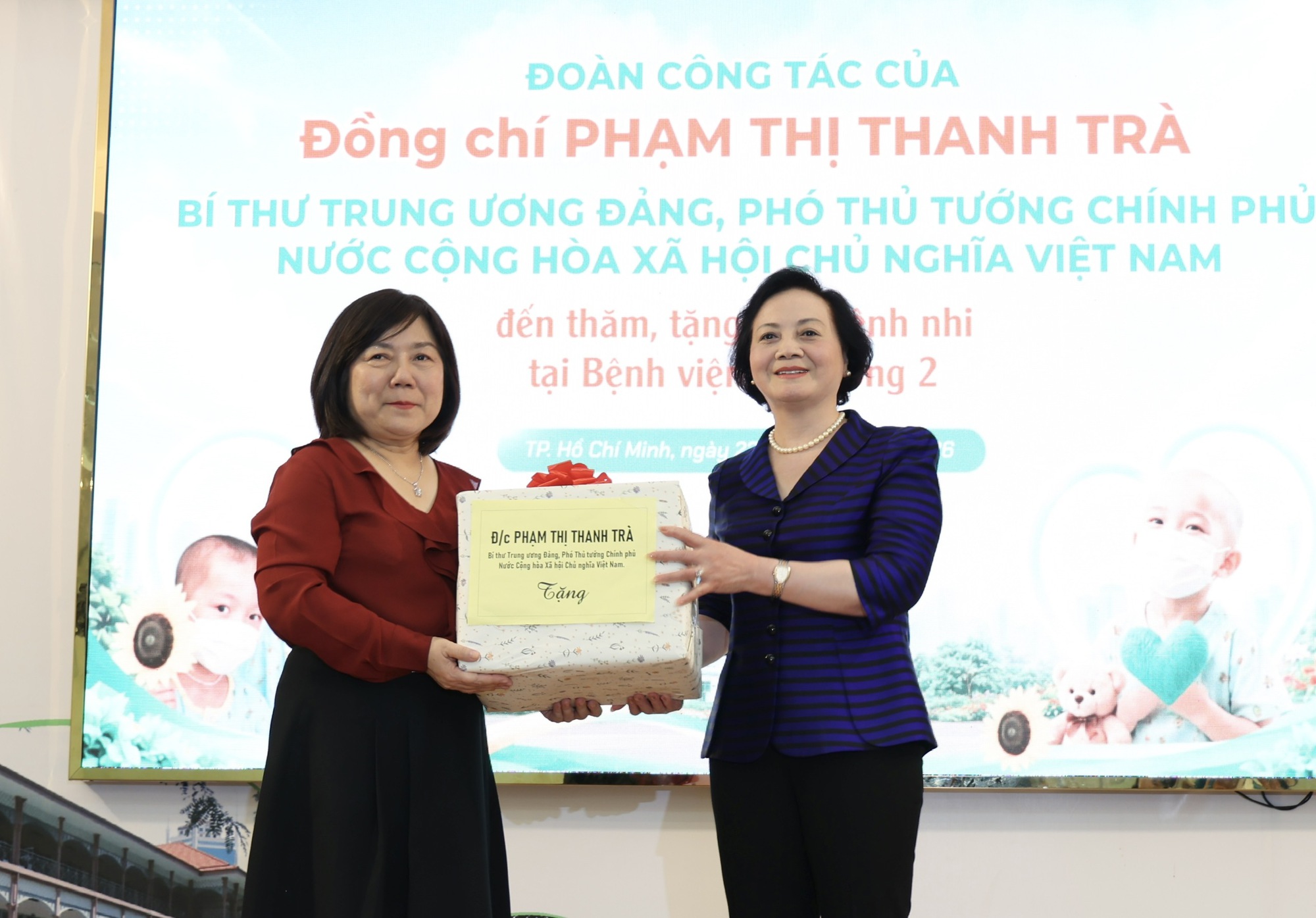 Phó Thủ tướng Phạm Thị Thanh Trà thăm bệnh nhi ung thư tại Bệnh viện Nhi đồng 2- Ảnh 7. Phó Thủ tướng Phạm Thị Thanh Trà thăm bệnh nhi ung thư tại Bệnh viện Nhi đồng 2- Ảnh 7.