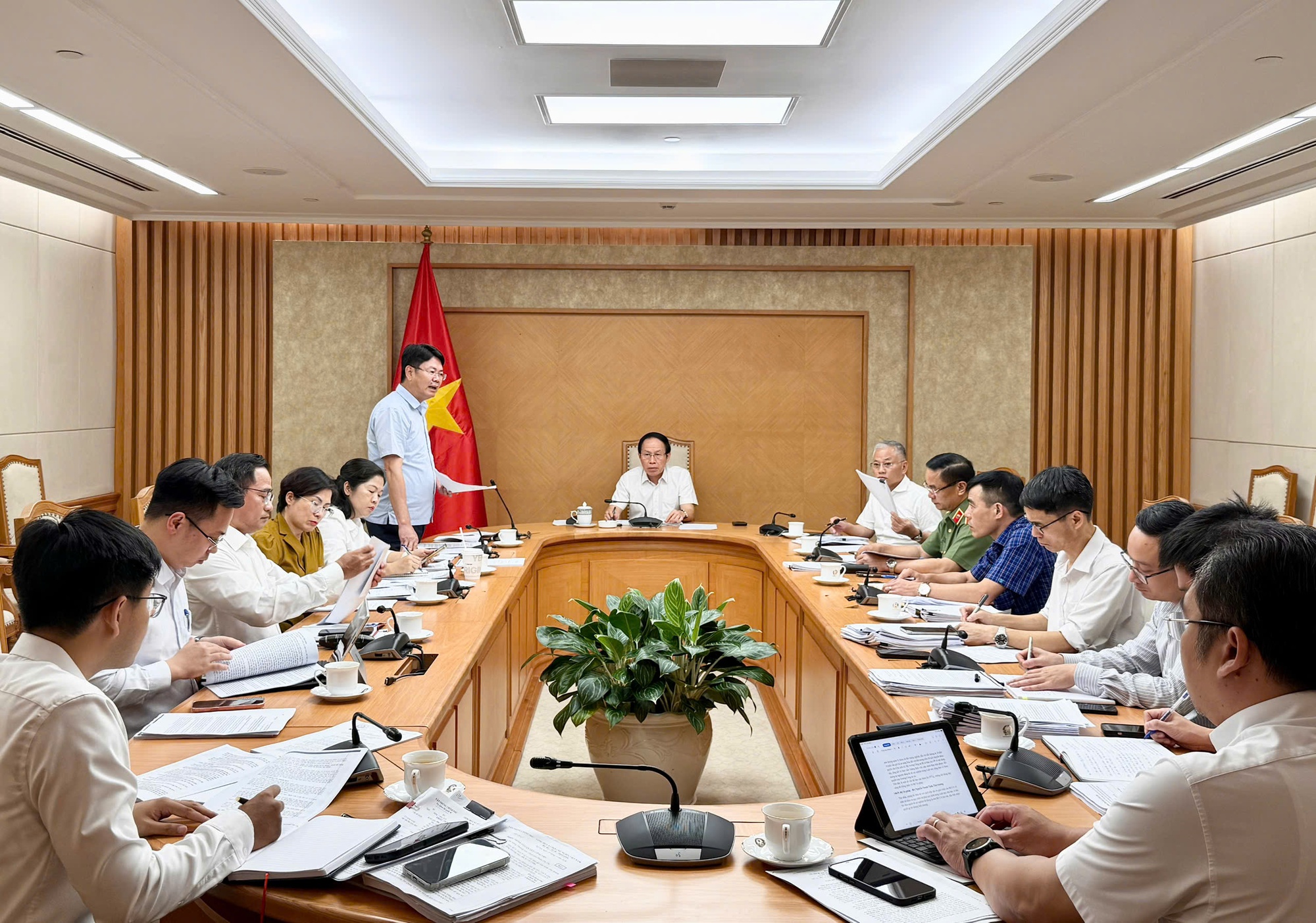 Xử lý vi phạm hành chính: Rà soát, tính toán kỹ để bảo đảm khả năng thực thi, tính răn đe và đồng thuận xã hội- Ảnh 2.