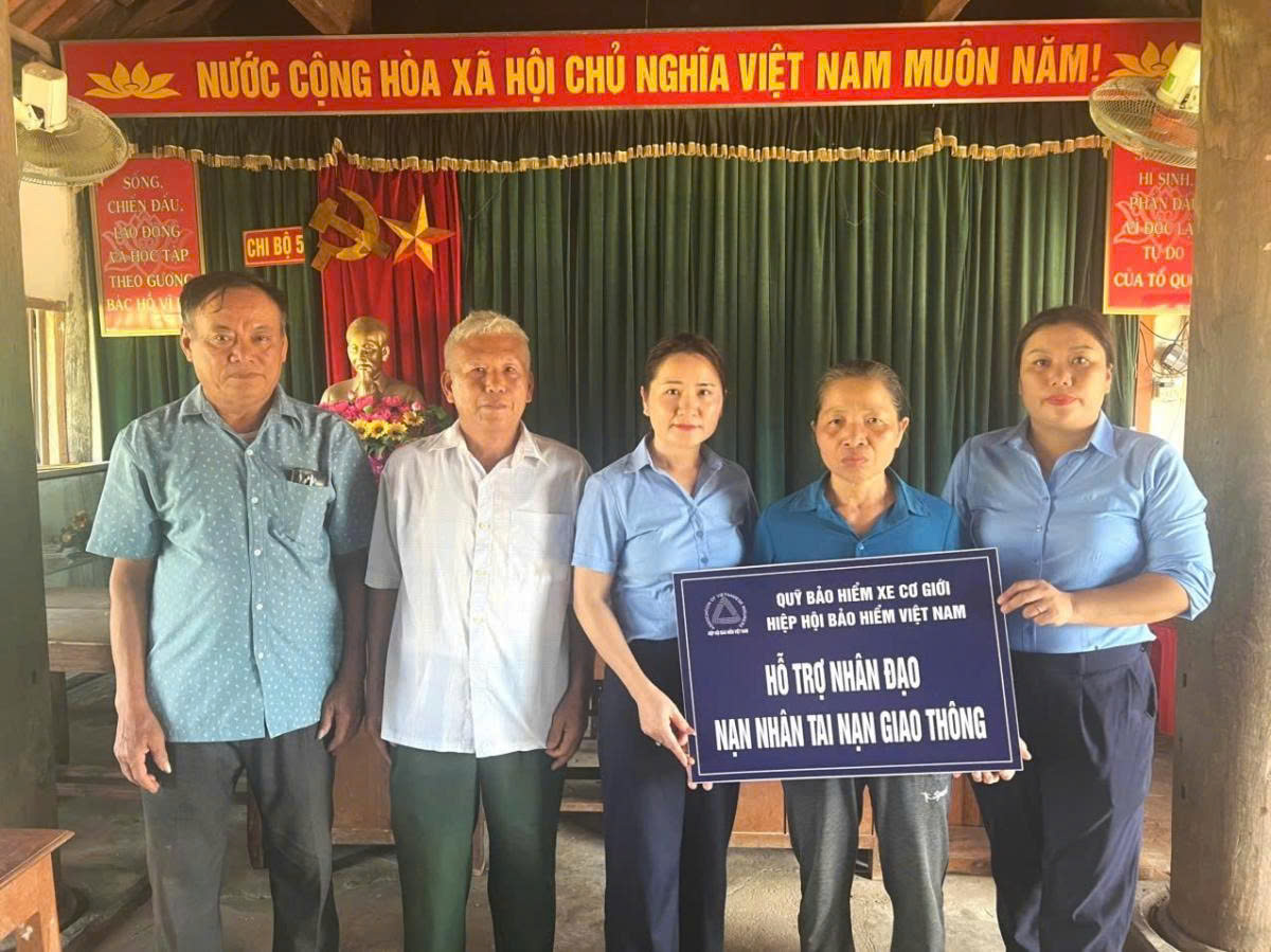 Hỗ trợ 90 triệu đồng cho gia đình 2 nạn nhân tai nạn giao thông ở Nghệ An- Ảnh 1.