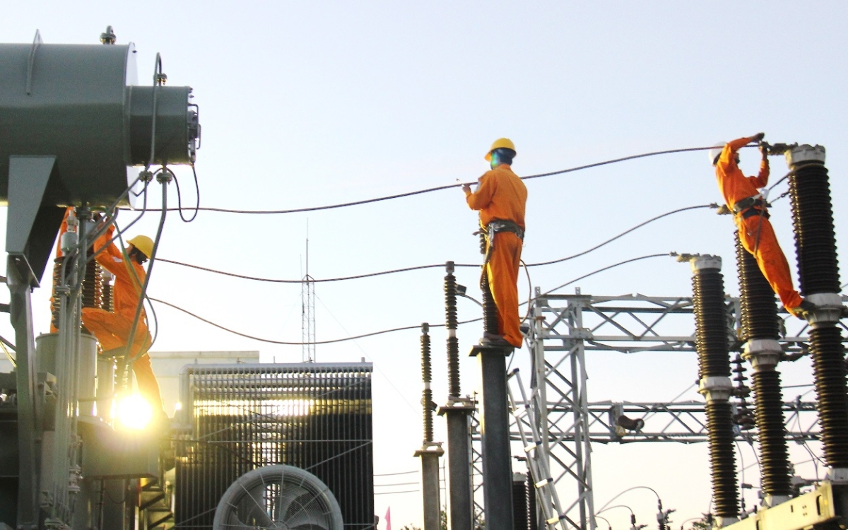 Công suất phụ tải điện miền Bắc lập kỷ lục mới: Khuyến cáo người dân tiết kiệm điện
