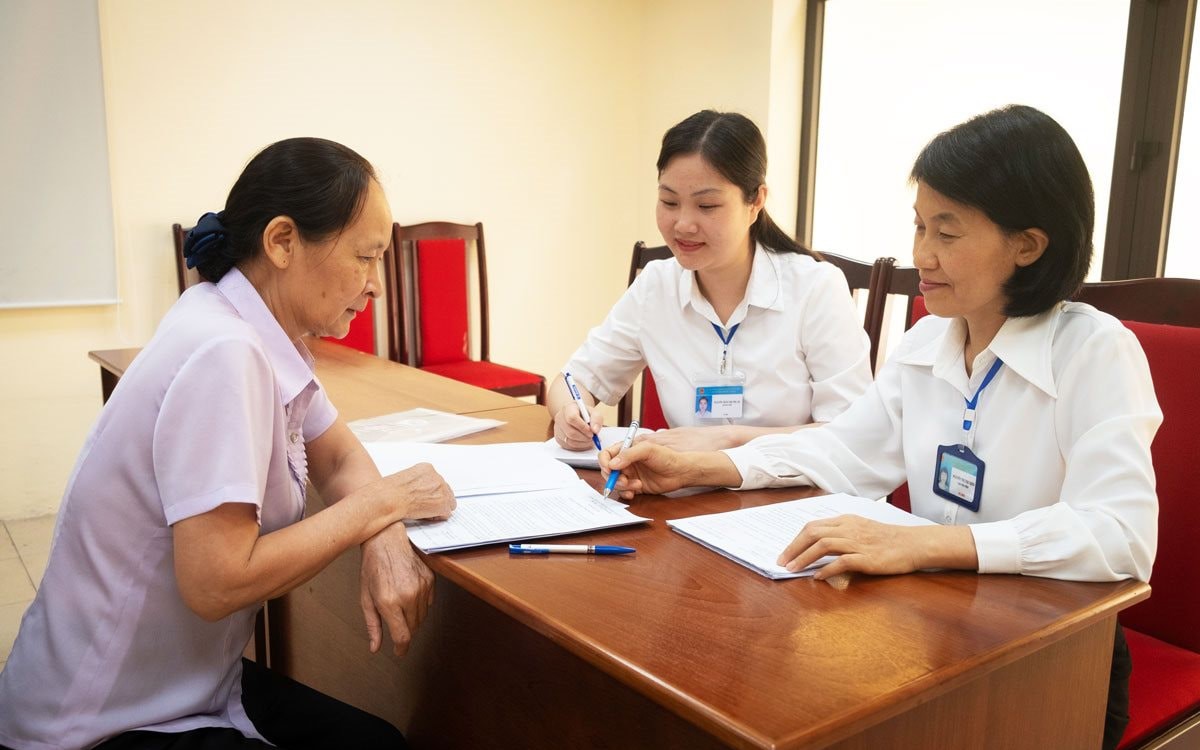 Chính sách, chế độ đối với người tiếp công dân
