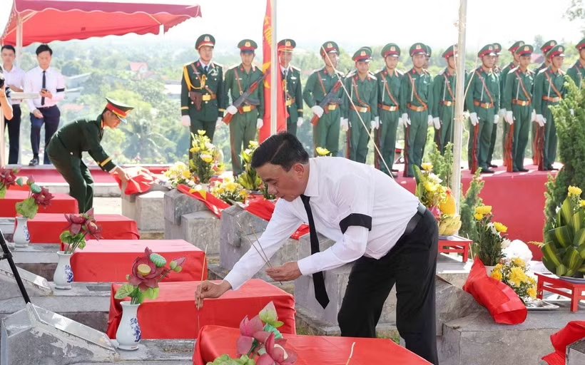 Thường trực Ban Bí thư dự Lễ truy điệu, an táng hài cốt liệt sĩ tại tỉnh Hà Tĩnh