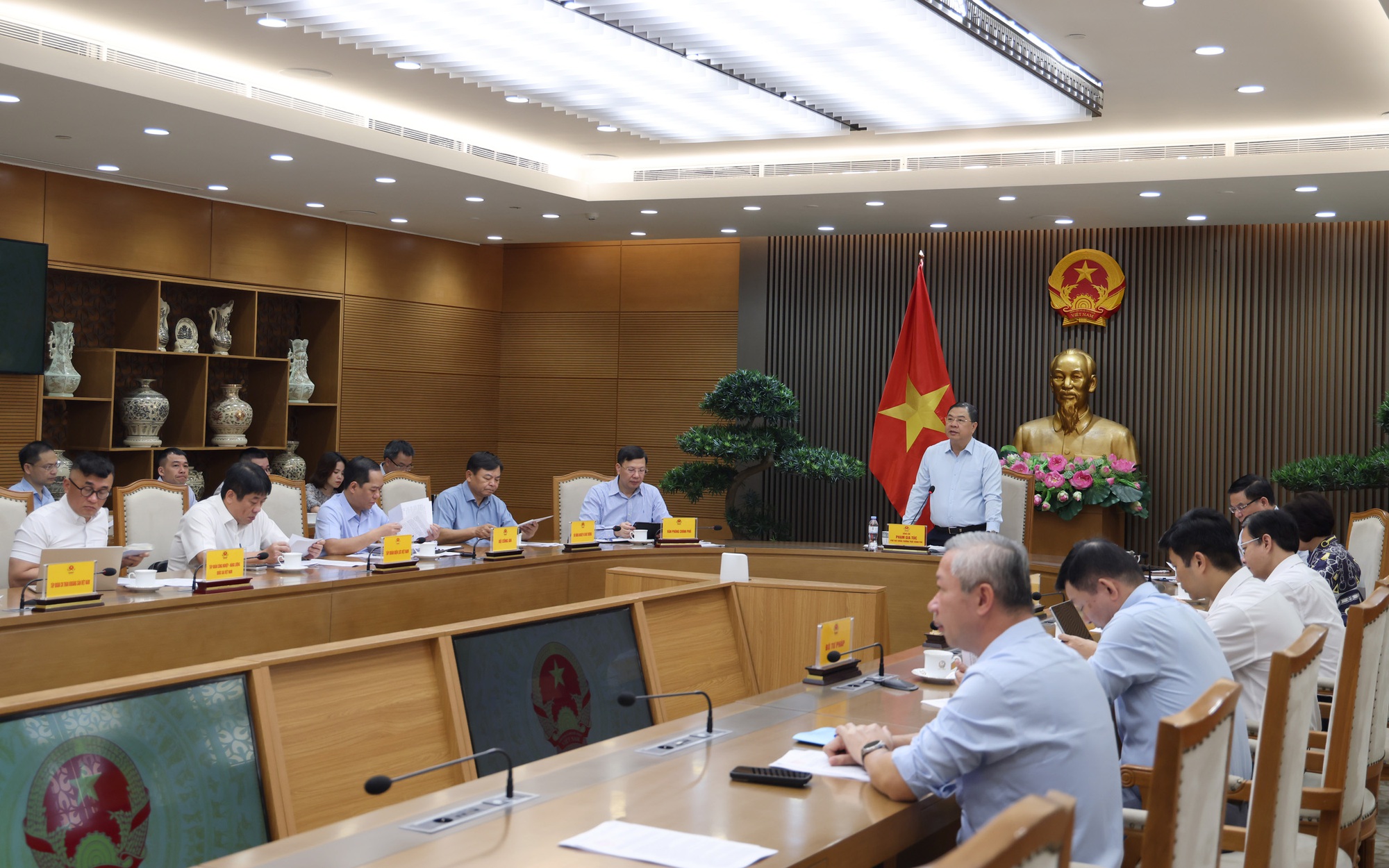 Phó Thủ tướng Thường trực Phạm Gia Túc yêu cầu không để công trình, dự án trọng điểm ngành năng lượng tiếp tục chậm tiến độ- Ảnh 7.