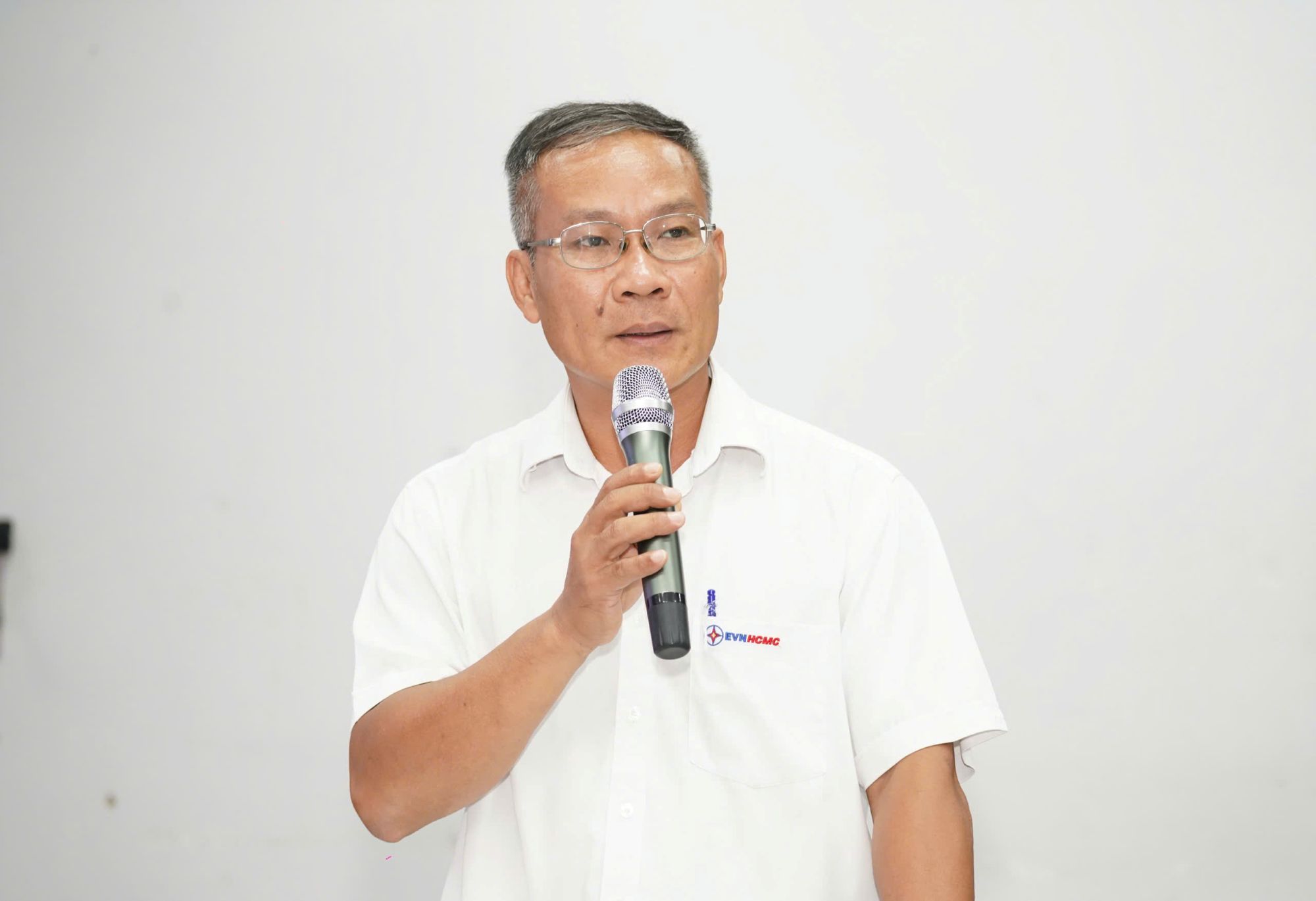 EVNHCMC: Kết hợp kỹ thuật và tuyên truyền để giữ ổn định hệ thống điện mùa nắng nóng- Ảnh 1.