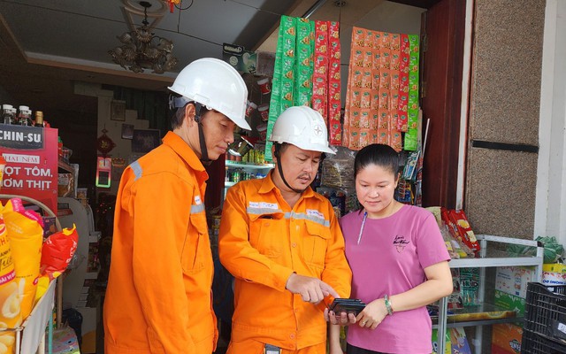 EVNHCMC: Kết hợp kỹ thuật và tuyên truyền để giữ ổn định hệ thống điện mùa nắng nóng