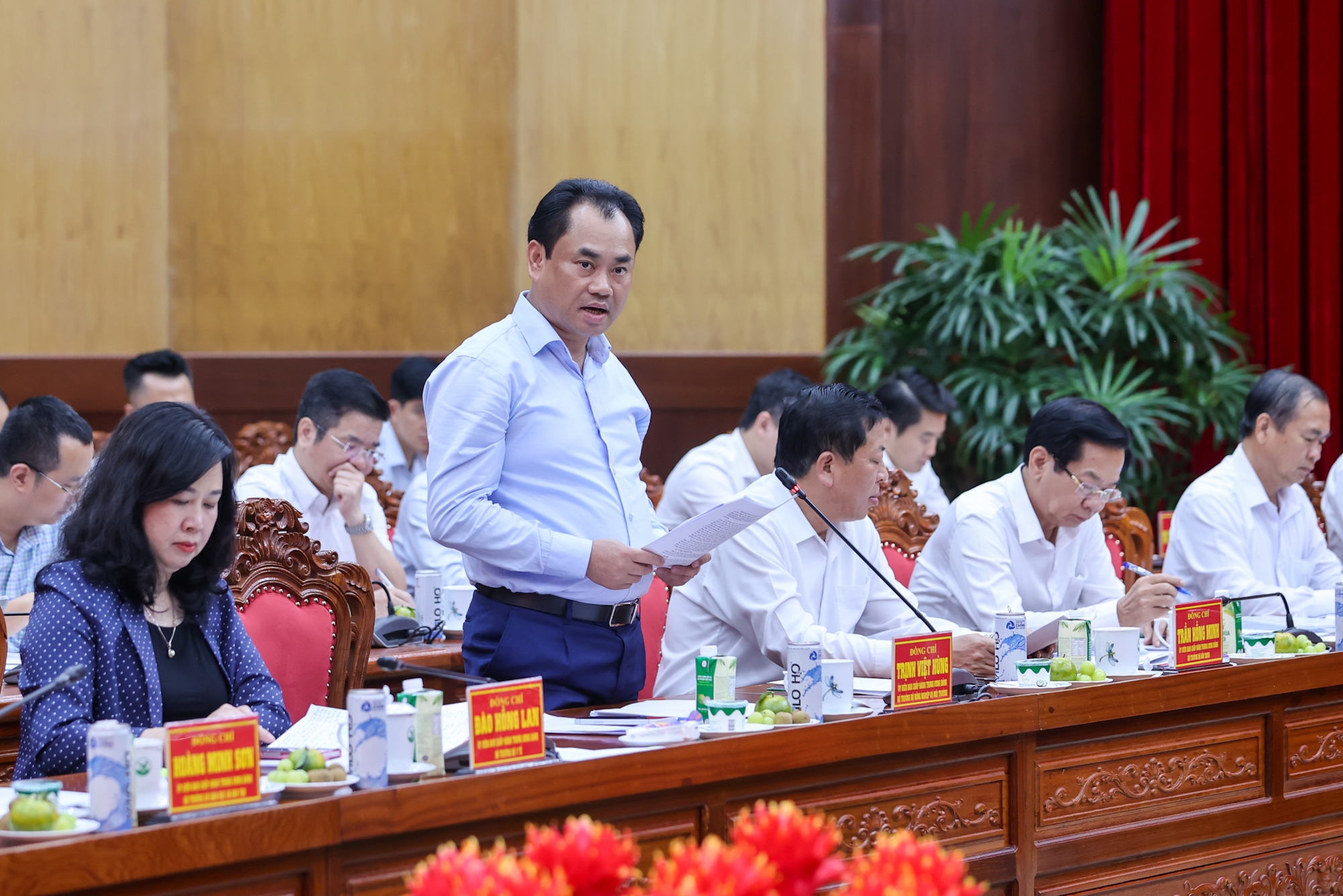 Thủ tướng: Vĩnh Long cần đặc biệt quan tâm tư duy hành động, đổi mới sáng tạo, kiến tạo phát triển- Ảnh 6. Thủ tướng: Vĩnh Long cần đặc biệt quan tâm tư duy hành động, đổi mới sáng tạo, kiến tạo phát triển- Ảnh 6.