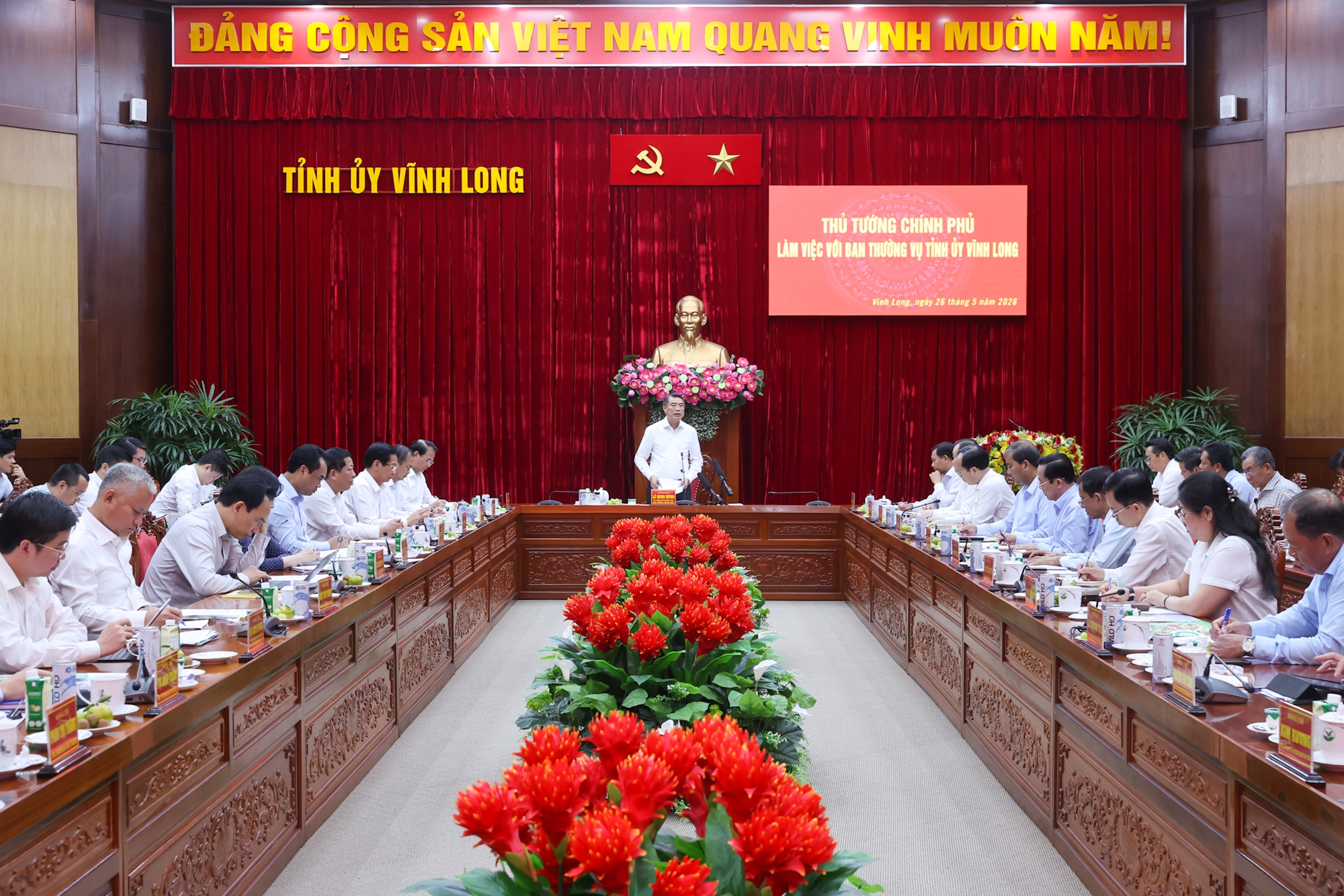 Thủ tướng: Vĩnh Long cần đặc biệt quan tâm tư duy hành động, đổi mới sáng tạo, kiến tạo phát triển- Ảnh 1. Thủ tướng: Vĩnh Long cần đặc biệt quan tâm tư duy hành động, đổi mới sáng tạo, kiến tạo phát triển- Ảnh 1.