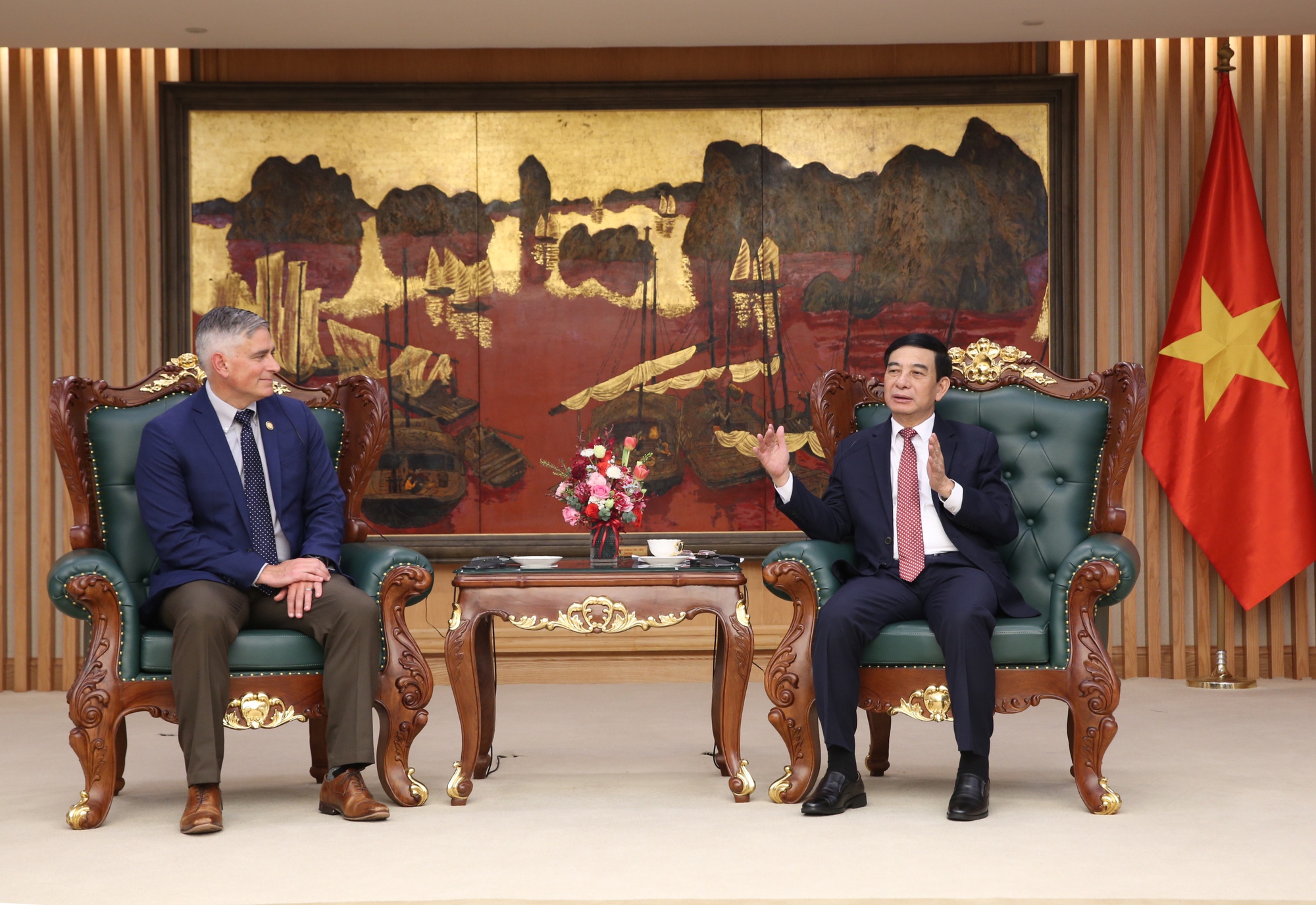 Phó Thủ tướng, Bộ trưởng Bộ Quốc phòng Phan Văn Giang tiếp Đoàn Nghị sĩ Quốc hội Hoa Kỳ- Ảnh 3. Phó Thủ tướng, Bộ trưởng Bộ Quốc phòng Phan Văn Giang tiếp Đoàn Nghị sĩ Quốc hội Hoa Kỳ- Ảnh 3.
