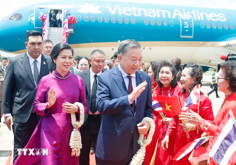 Tổng Bí thư, Chủ tịch nước Tô Lâm và Phu nhân bắt đầu thăm chính thức Vương quốc Thái Lan- Ảnh 1.